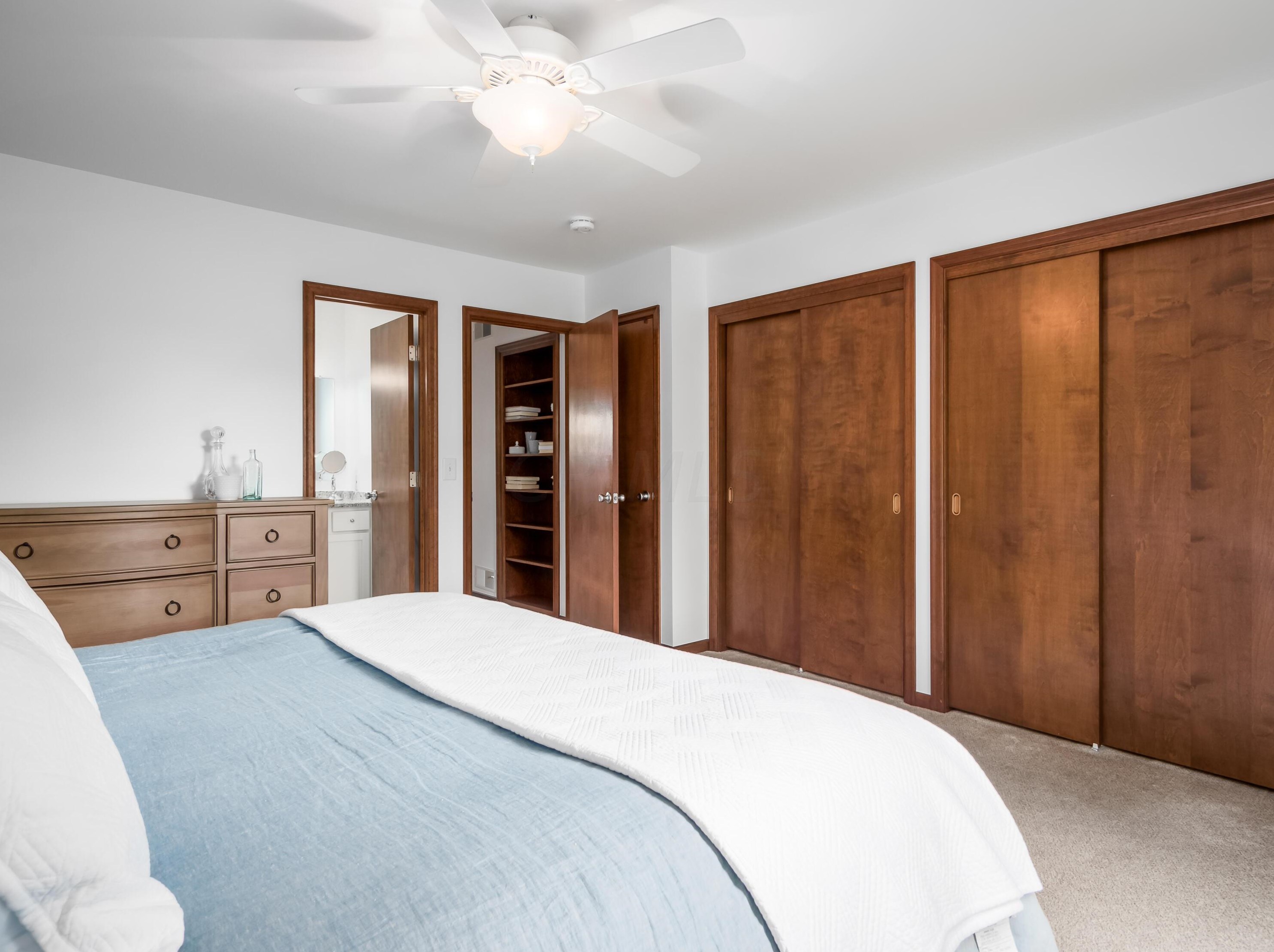 4216 Chaucer Ln, Columbus OH 43220-4079 exterior