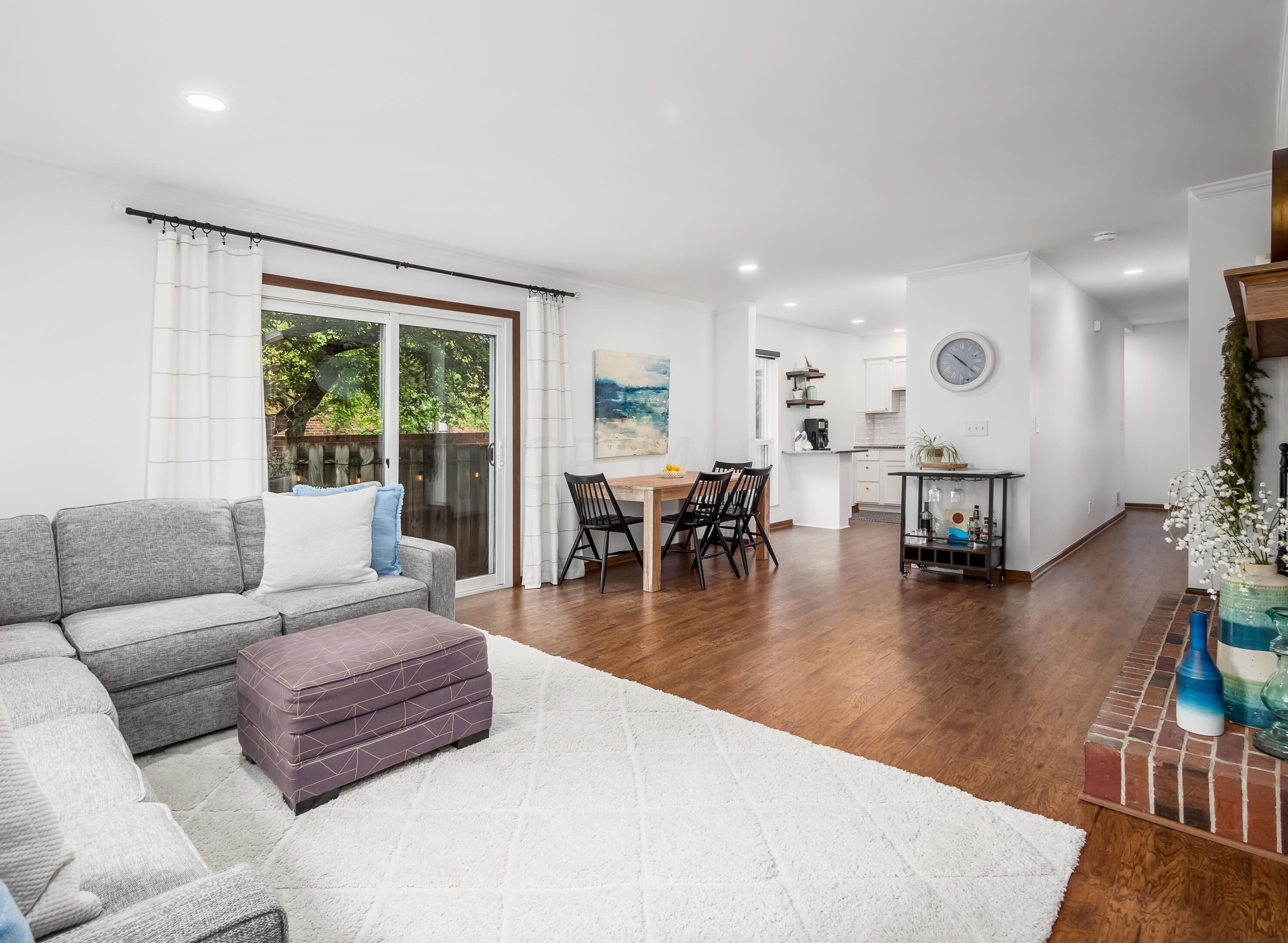 4216 Chaucer Ln, Columbus OH 43220-4079 exterior