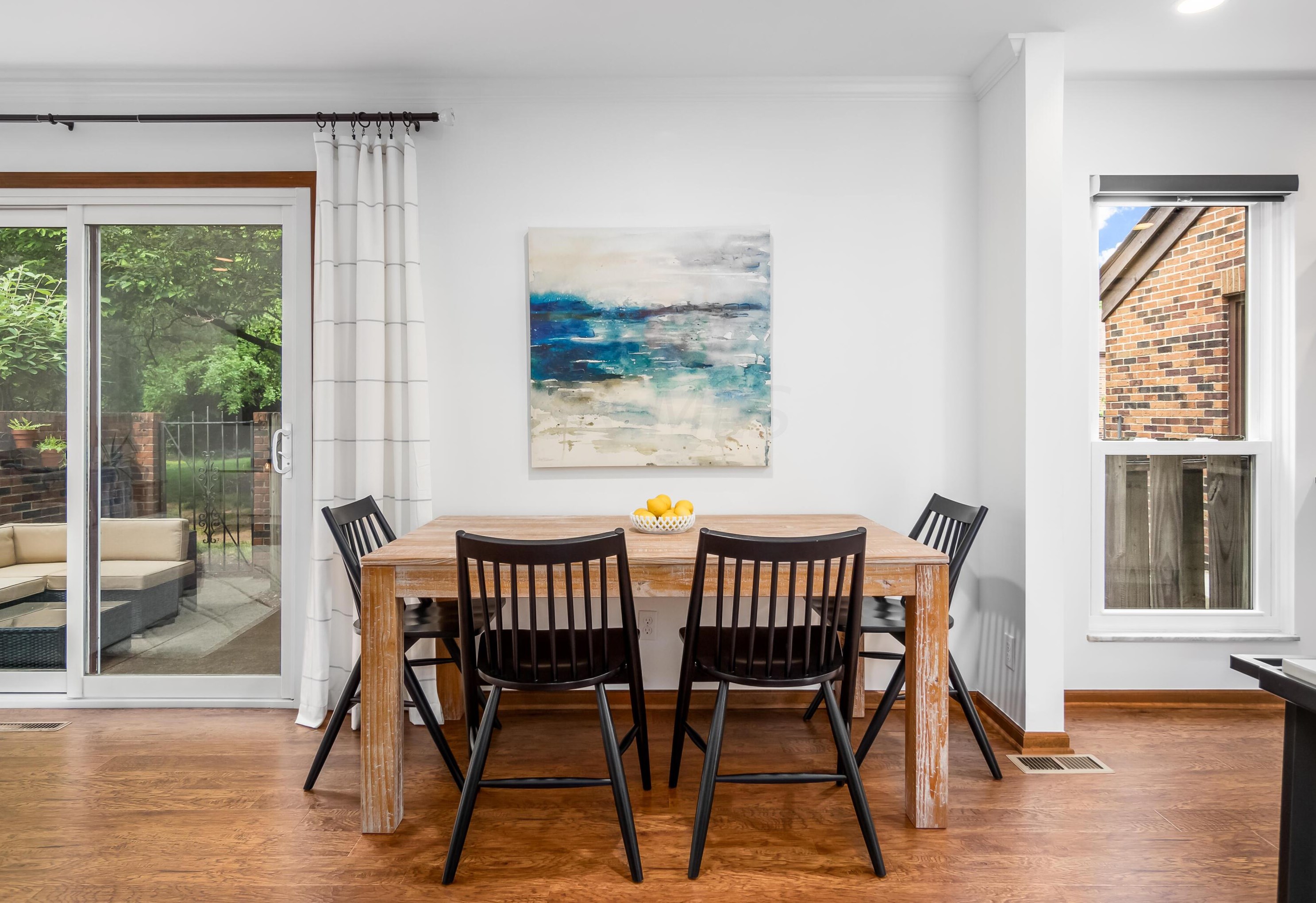 4216 Chaucer Ln, Columbus OH 43220-4079 exterior