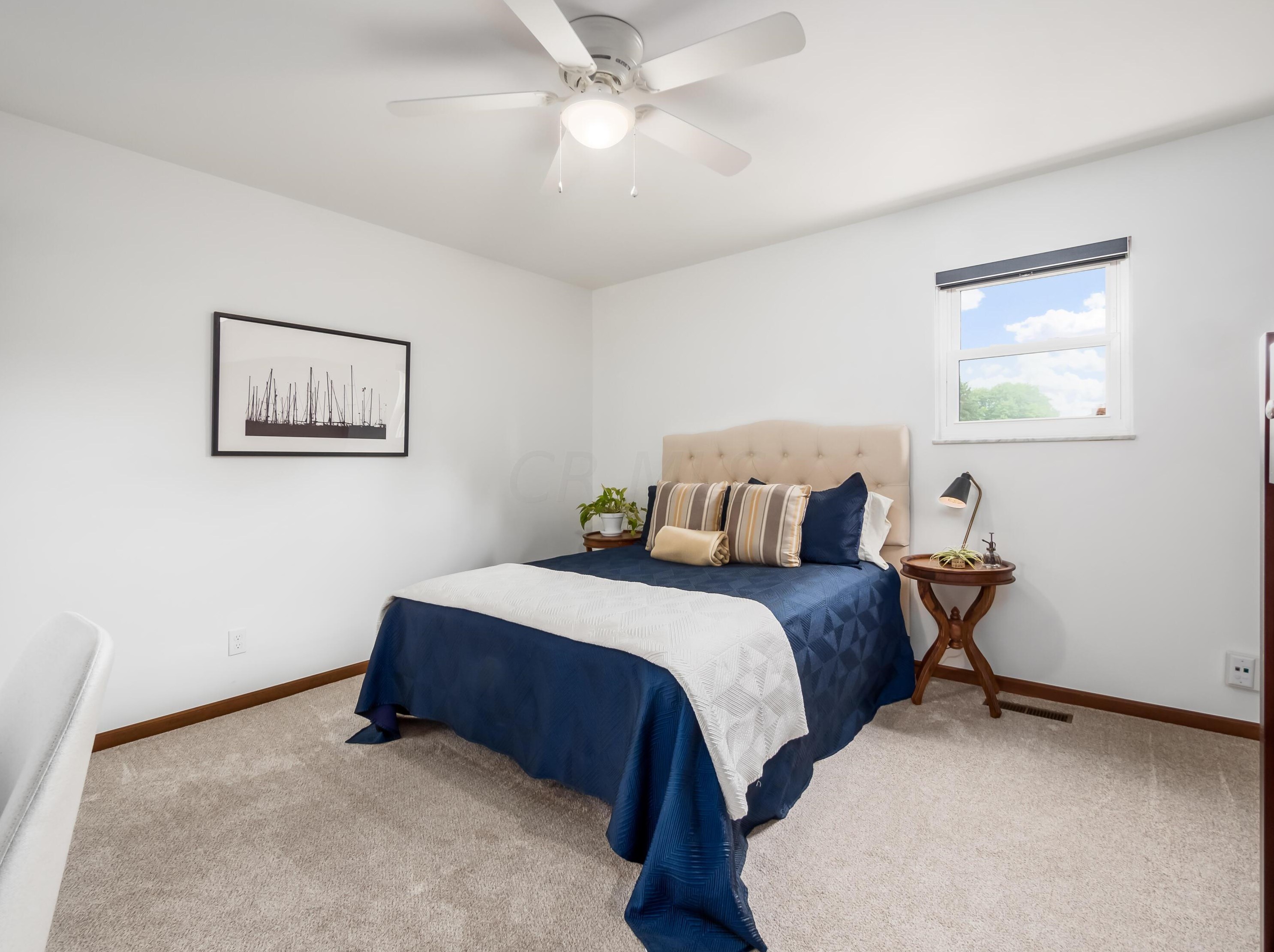 4216 Chaucer Ln, Columbus OH 43220-4079 exterior