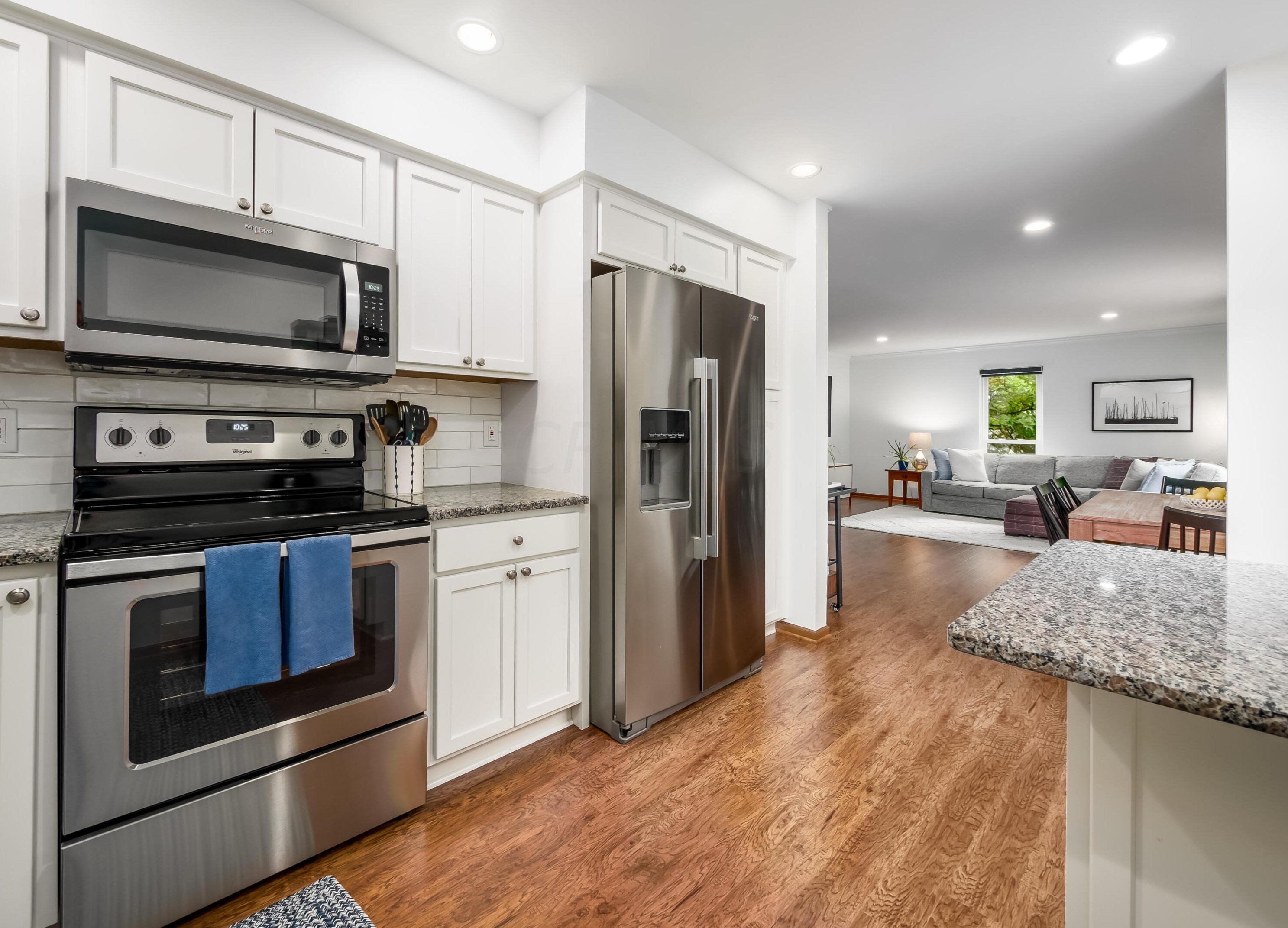 4216 Chaucer Ln, Columbus OH 43220-4079 exterior