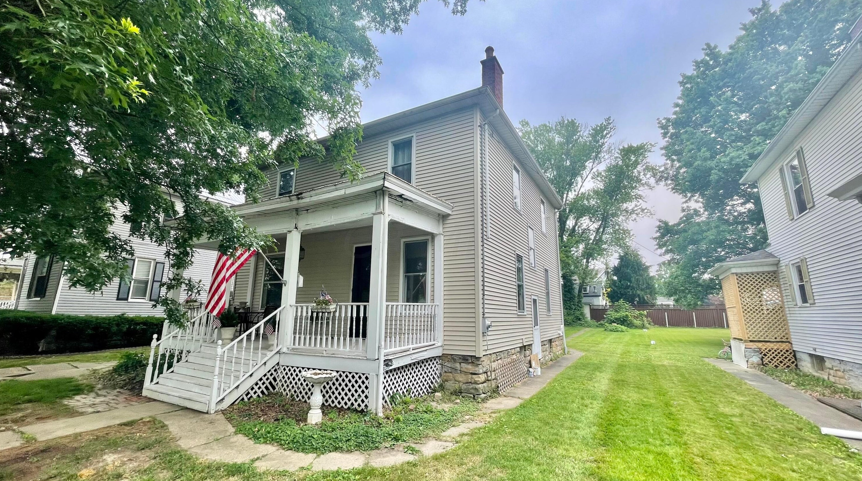 934 Locust Ave, Zanesville, OH 43701