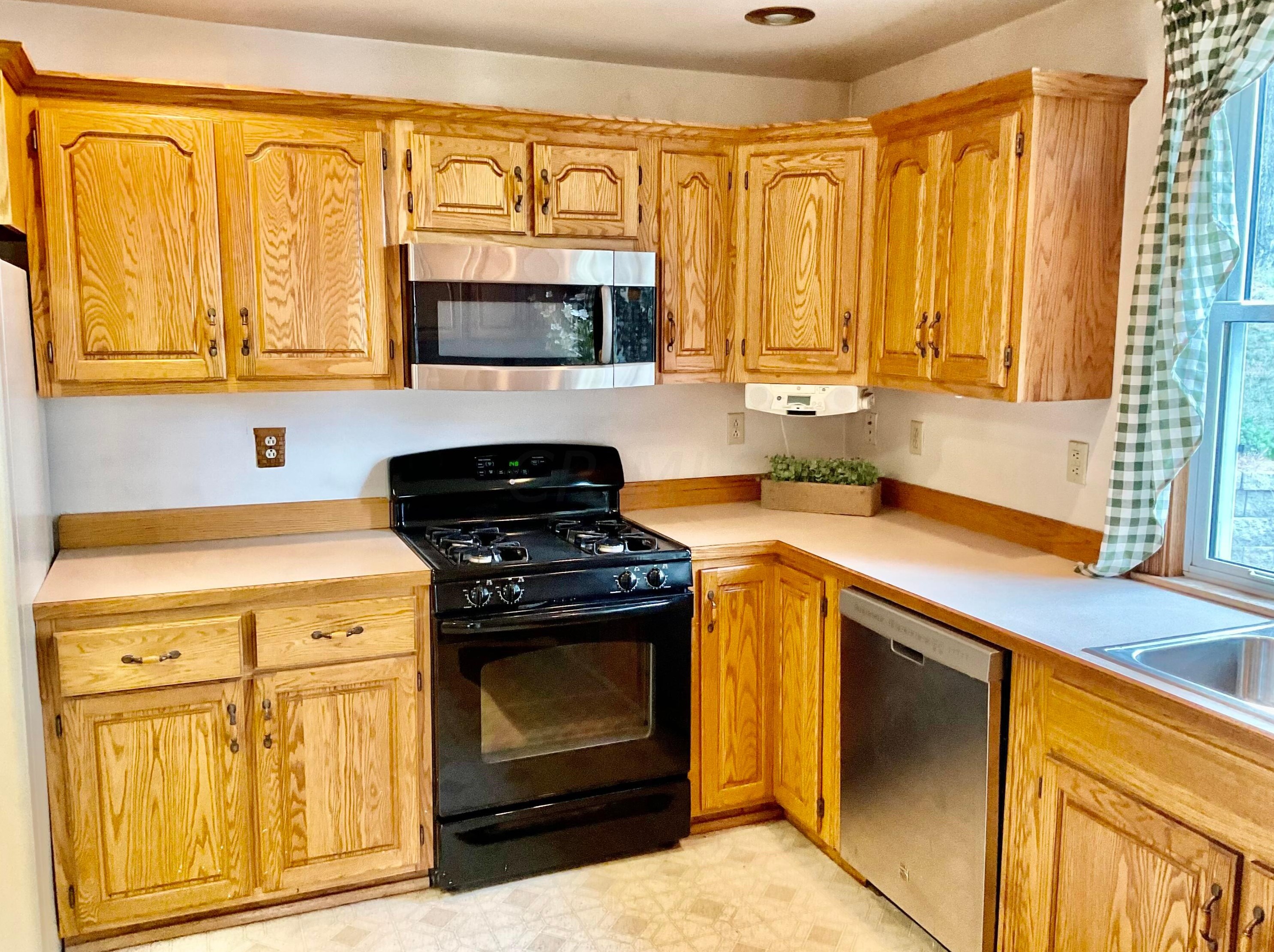 332 N Pleasant St, New Lexington, OH 43764
