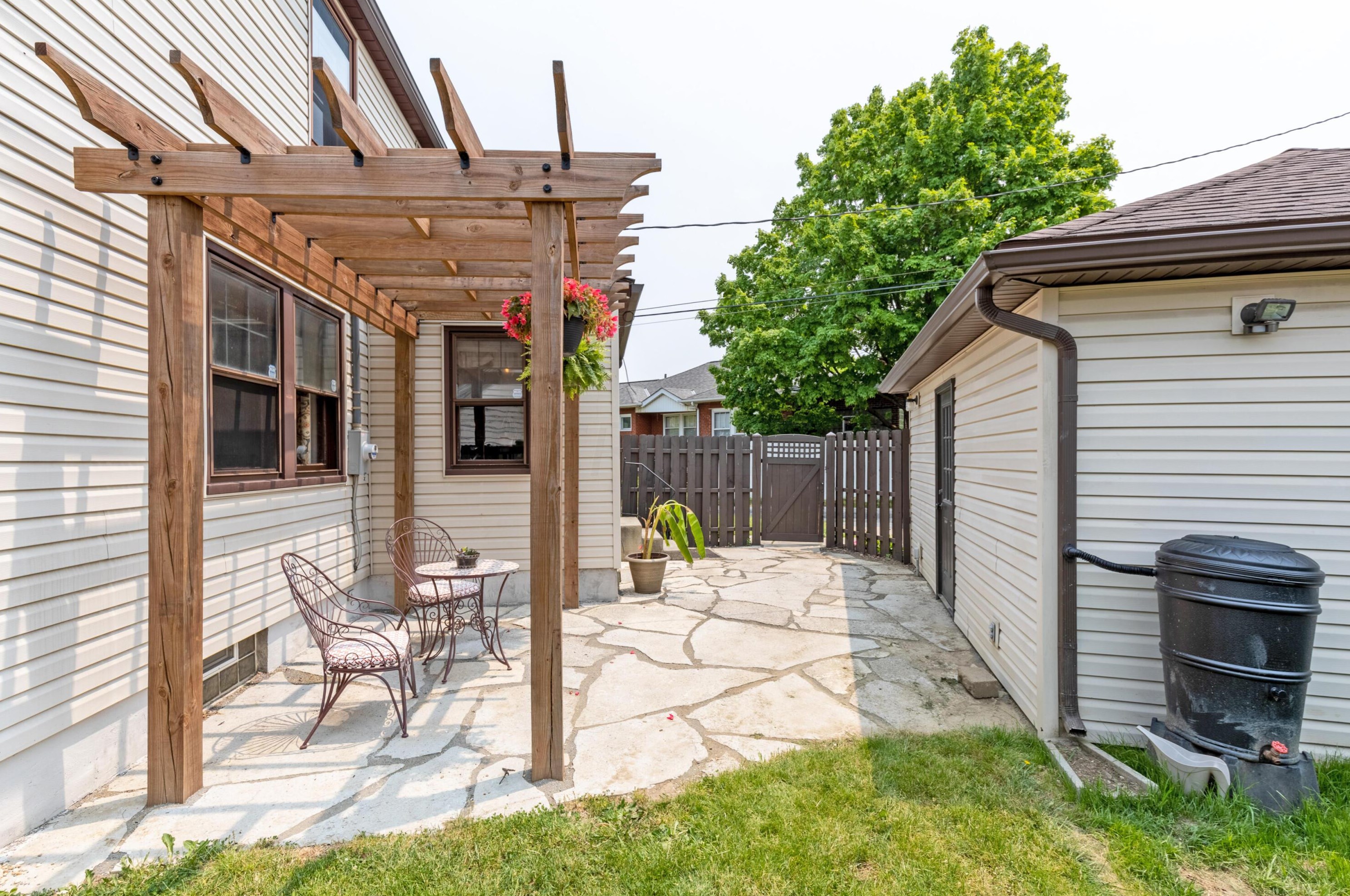 133 Guernsey Ave, Columbus OH 43204-2577 exterior