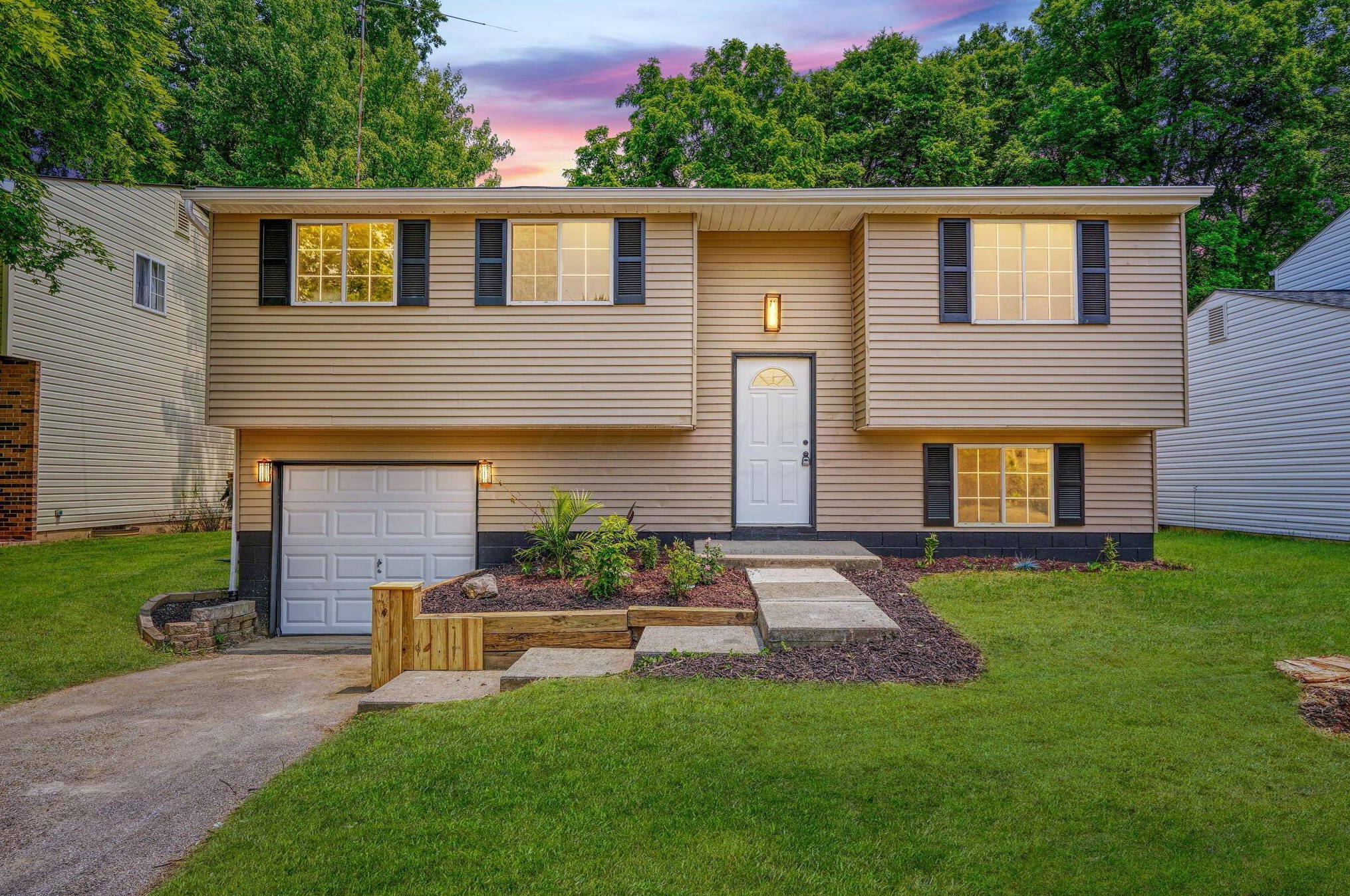 3084 Wakefern Pl, Columbus, OH 43224-3748
