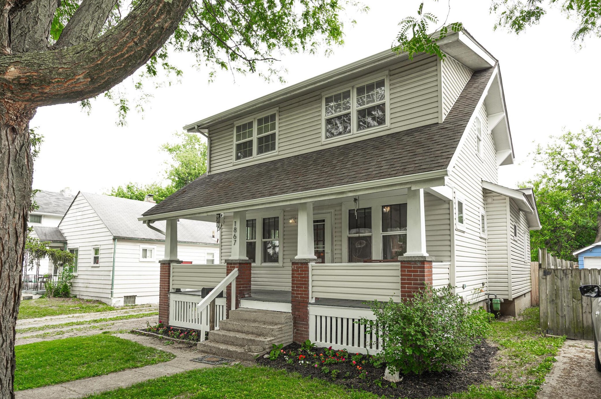 1867 Eddystone Ave, Columbus, OH 43224-4425