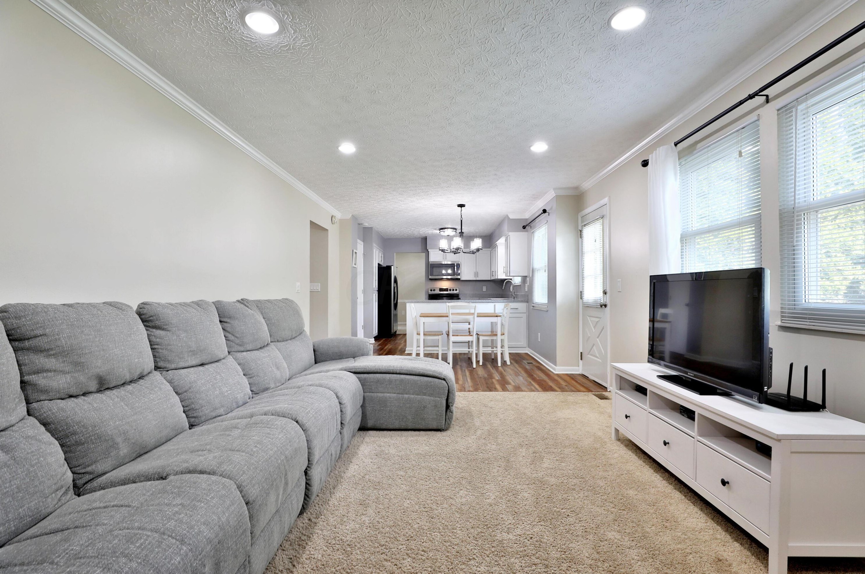 3642 Pinwherry Ct, Columbus OH 43221-5241 exterior