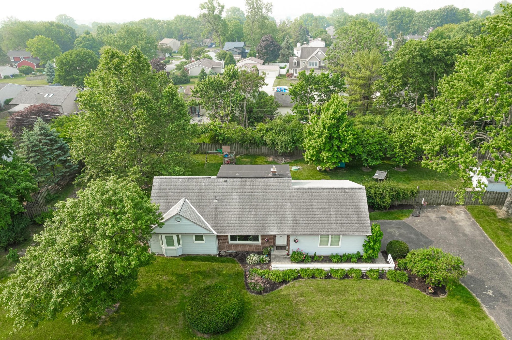4161 Ongaro Dr, Columbus, OH 43204-1526