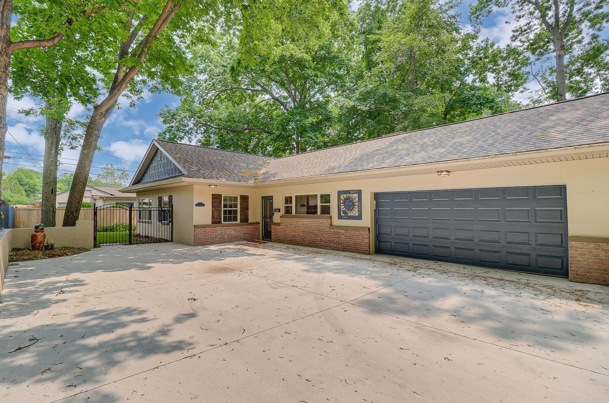 3044 Herrick Rd, Columbus OH 43221-2620 exterior