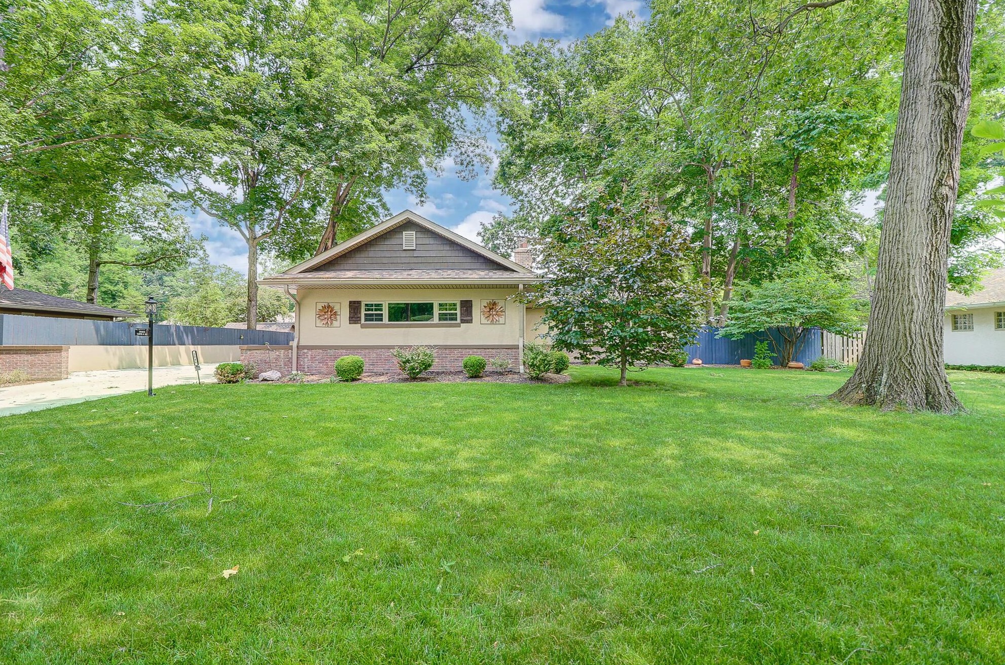3044 Herrick Rd, Columbus, OH 43221-2620