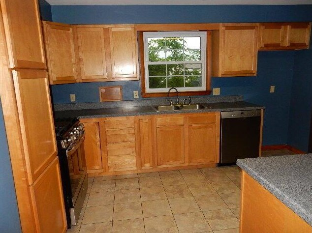 2 Boyd St, Fredricktwn, OH 43019-9021