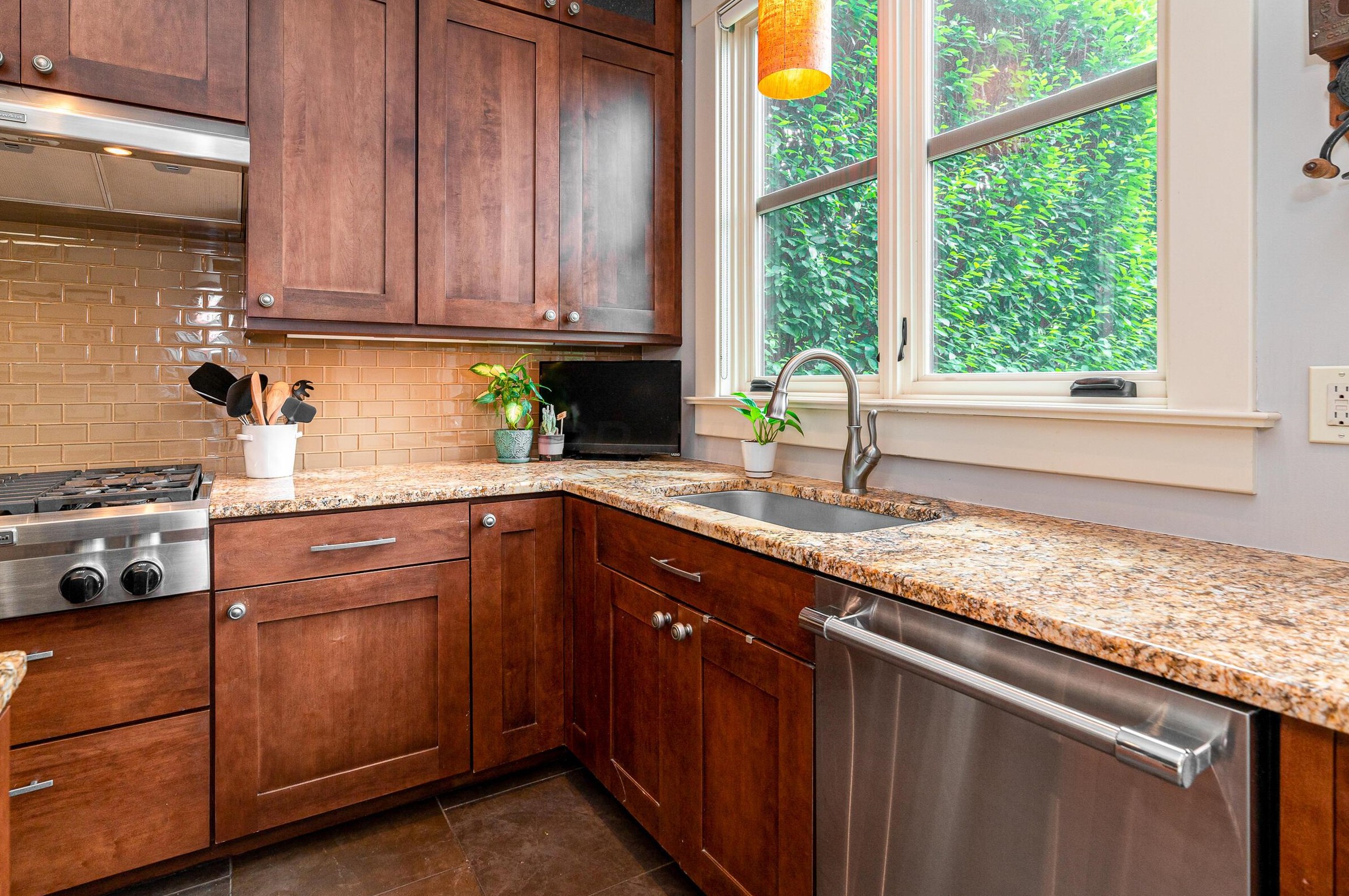 1115 Neil Ave, Columbus OH 43201-3118 exterior