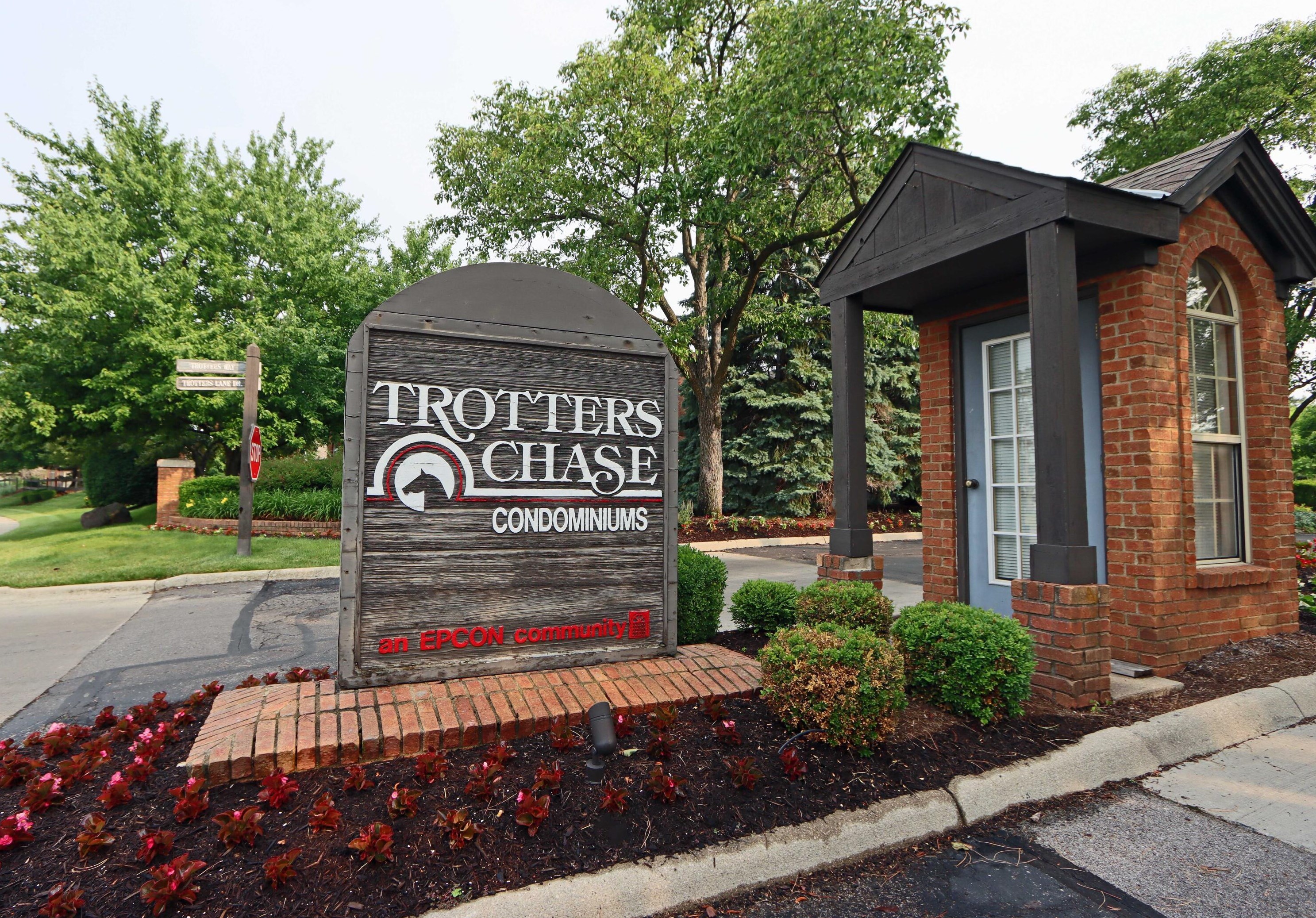 2621 Trottersway Dr, Columbus, OH 43235-5510