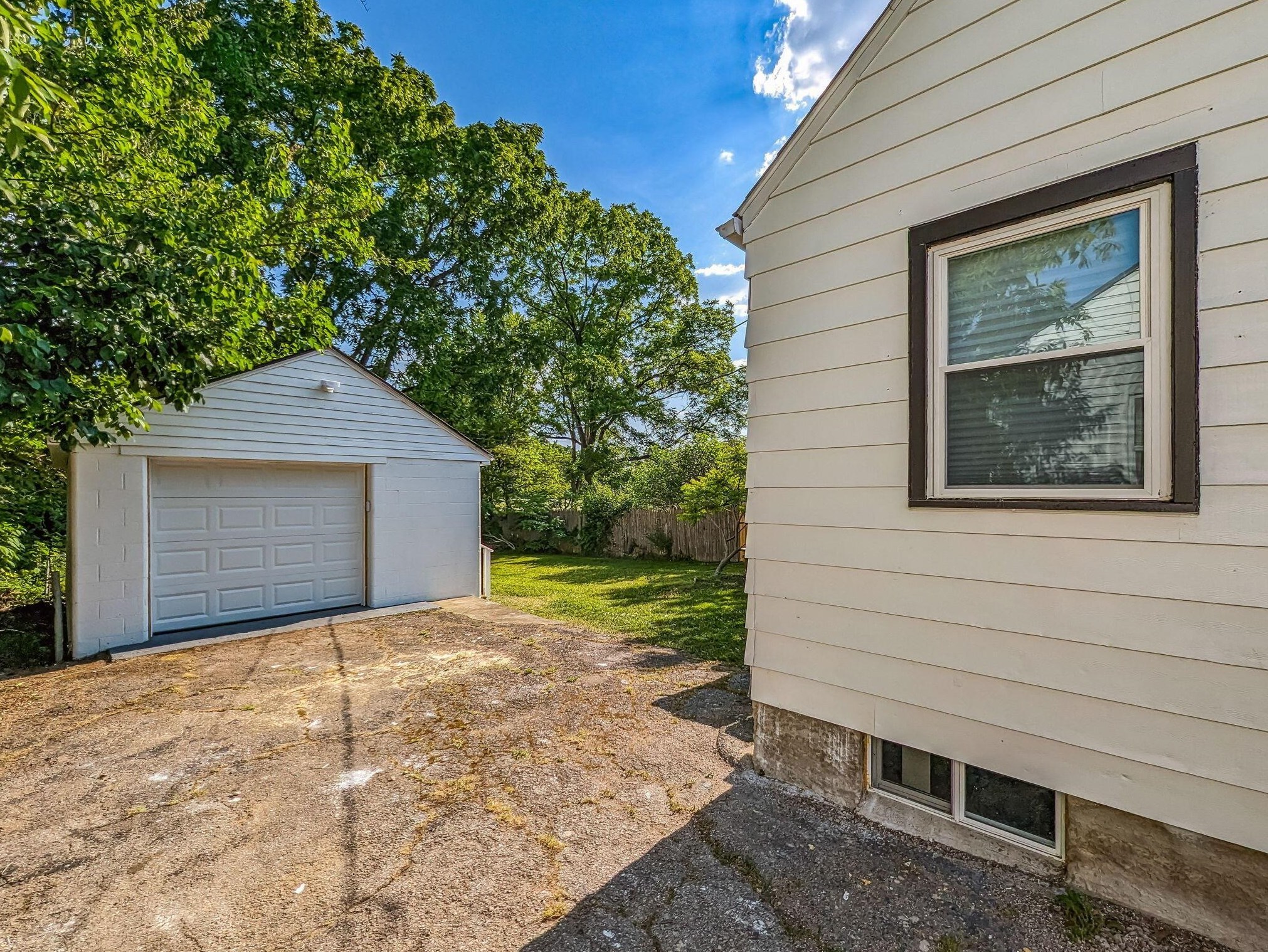 1261 Lenore Ave, Columbus OH 43224-3359 exterior