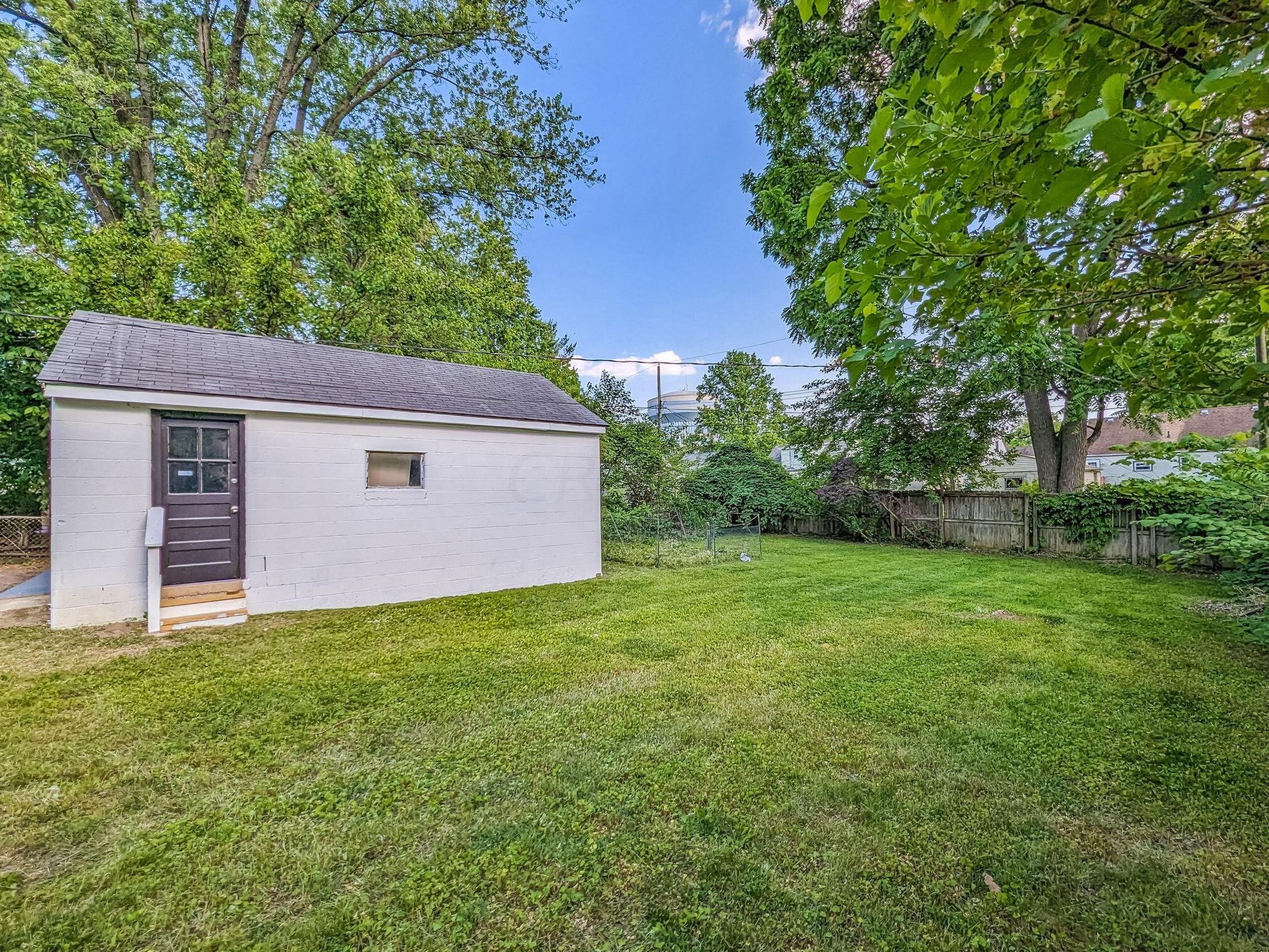 1261 Lenore Ave, Columbus OH 43224-3359 exterior