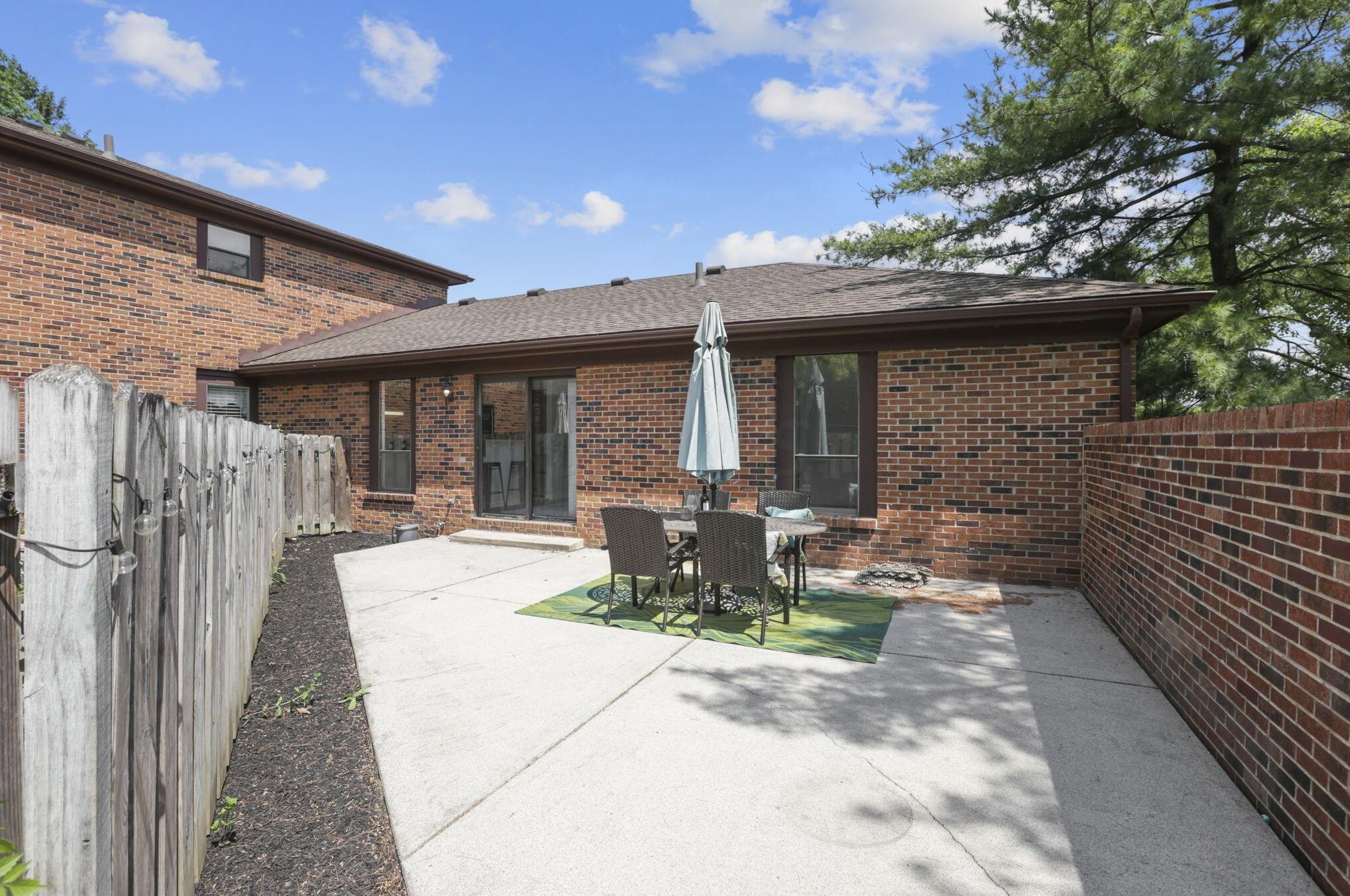 4280 Chaucer Ln, Columbus OH 43220-4055 exterior