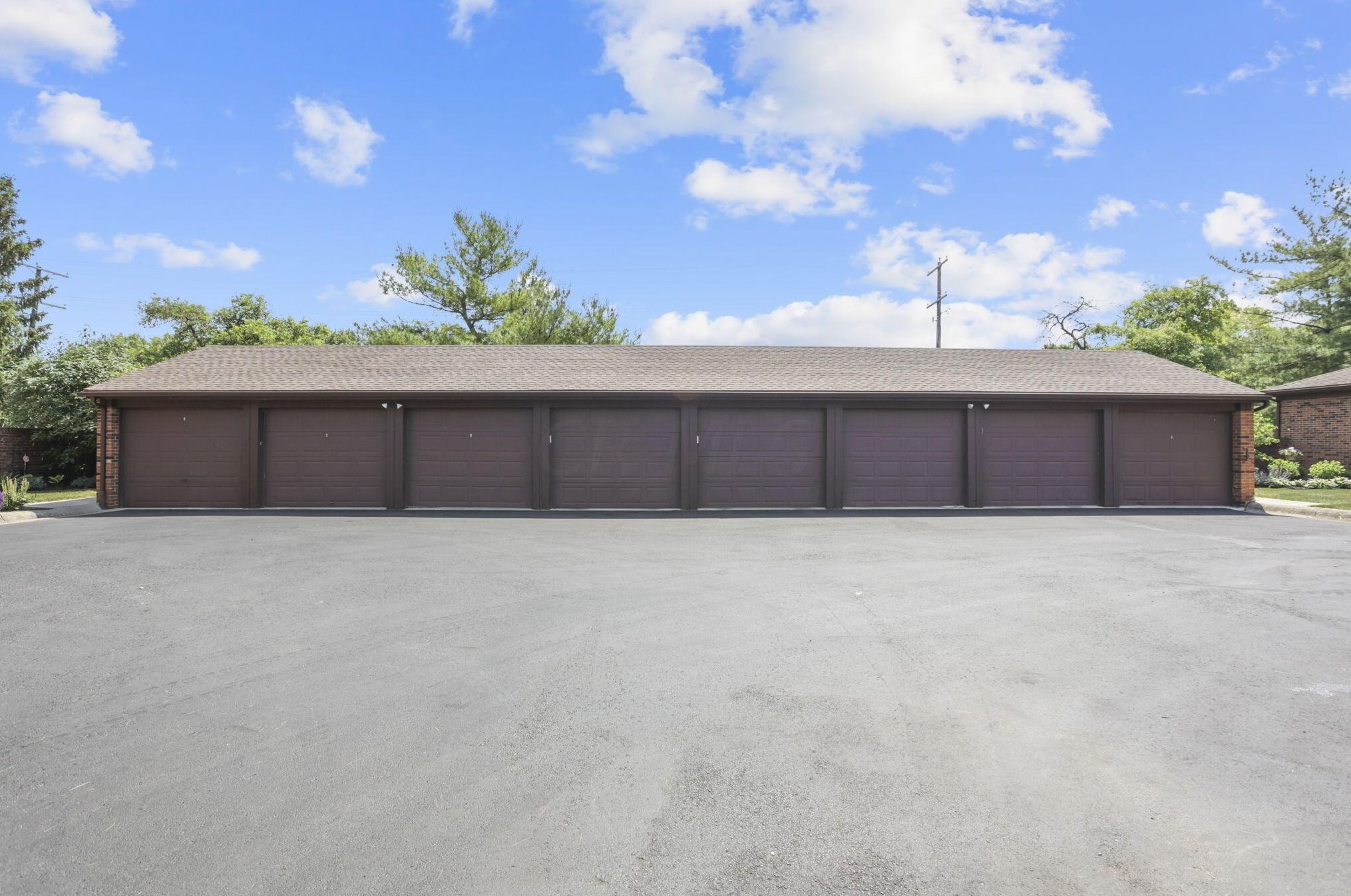 4280 Chaucer Ln, Columbus OH 43220-4055 exterior