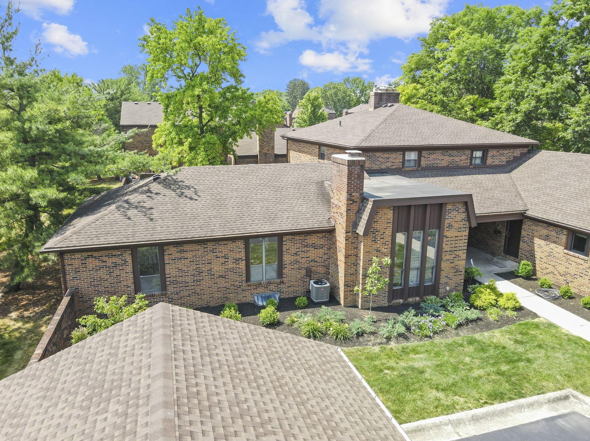 4280 Chaucer Ln, Columbus OH 43220-4055 exterior