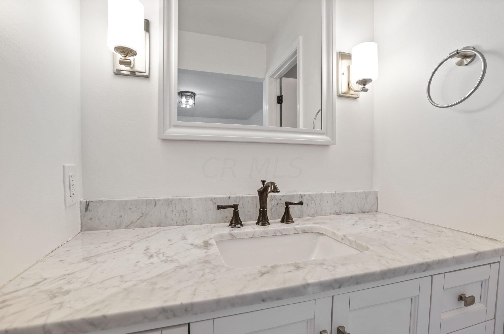 4280 Chaucer Ln, Columbus OH 43220-4055 exterior