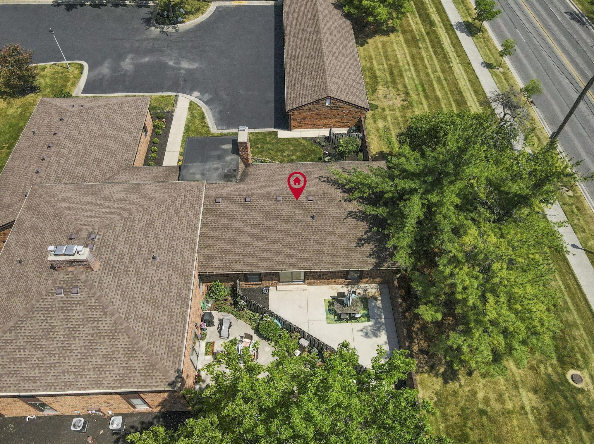 4280 Chaucer Ln, Columbus OH 43220-4055 exterior