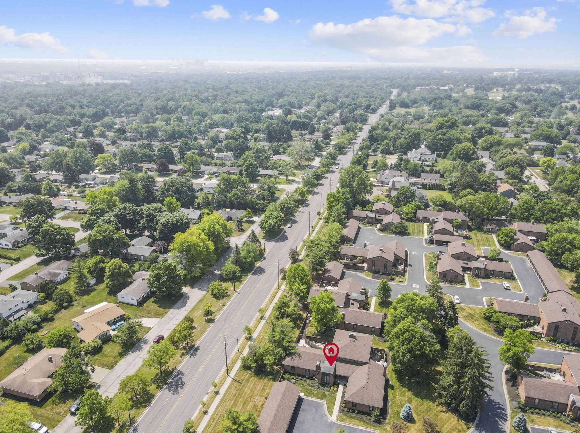 4280 Chaucer Ln, Columbus OH 43220-4055 exterior