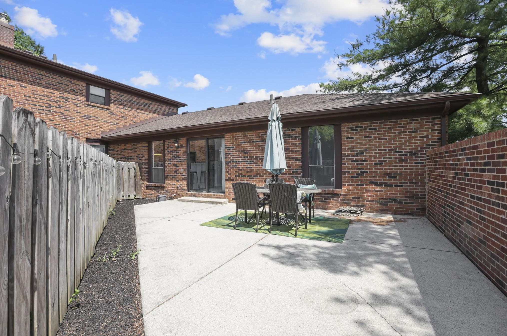 4280 Chaucer Ln, Columbus OH 43220-4055 exterior