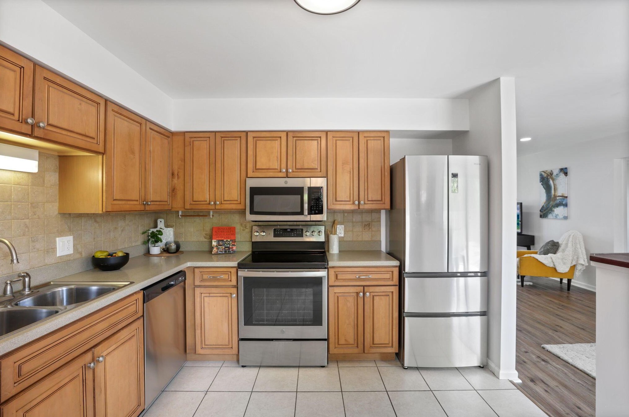 4280 Chaucer Ln, Columbus OH 43220-4055 exterior