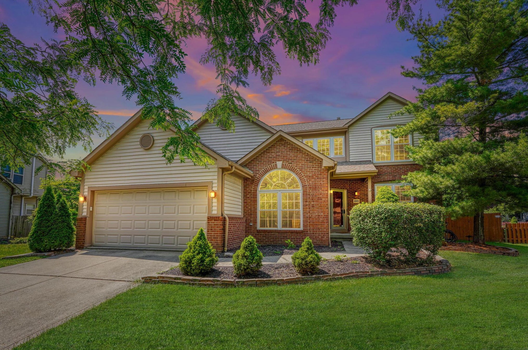899 Cove Point Dr, Columbus, OH 43228-9297