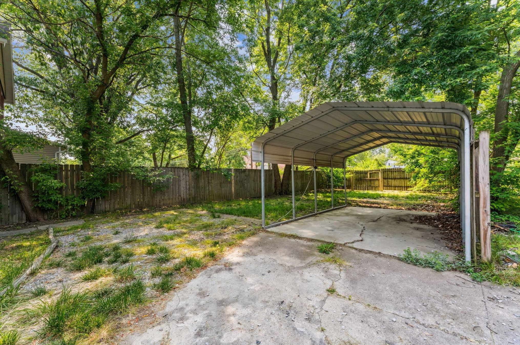 1465 Kenmore Rd, Columbus OH 43219-1057 exterior