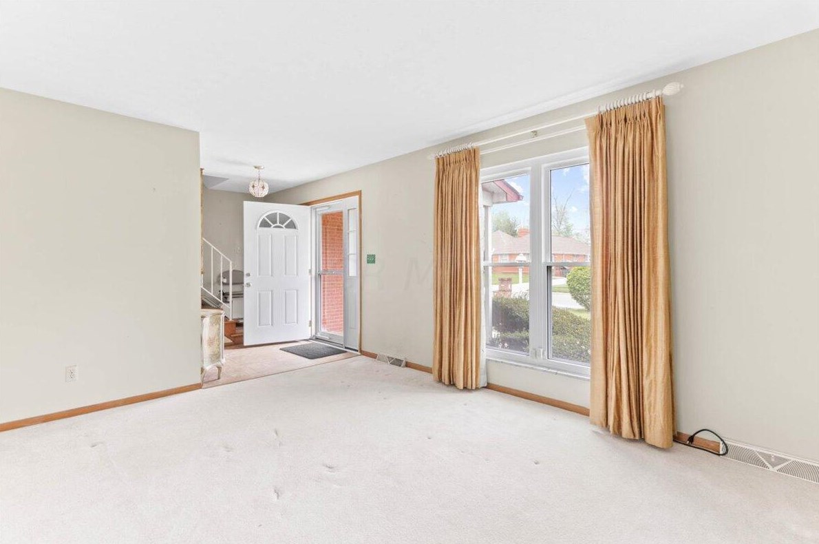 3175 Pine Valley Rd, Columbus OH  43219-1644 exterior