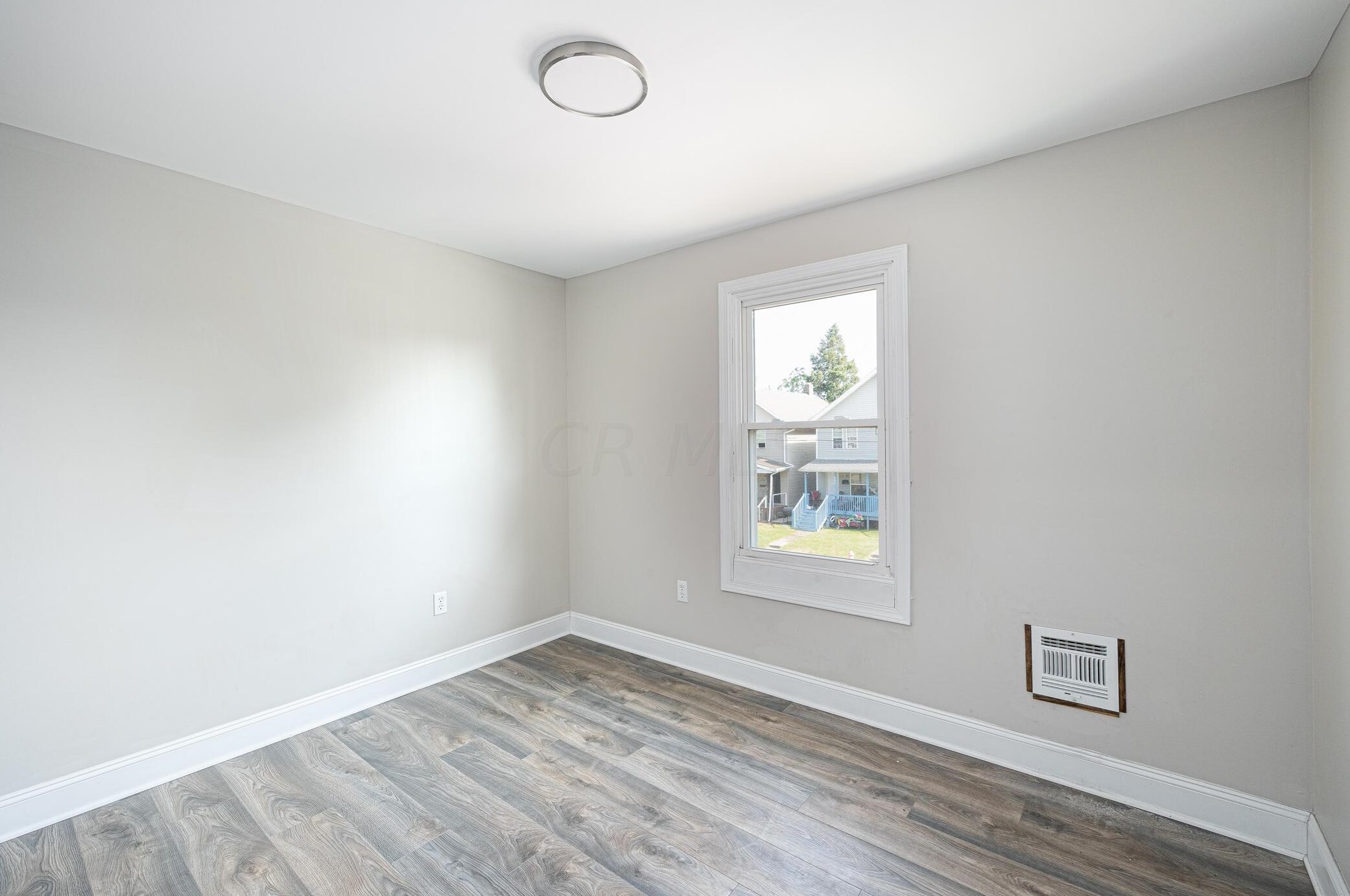 802 2 Ave, Columbus OH 43201-3761 exterior