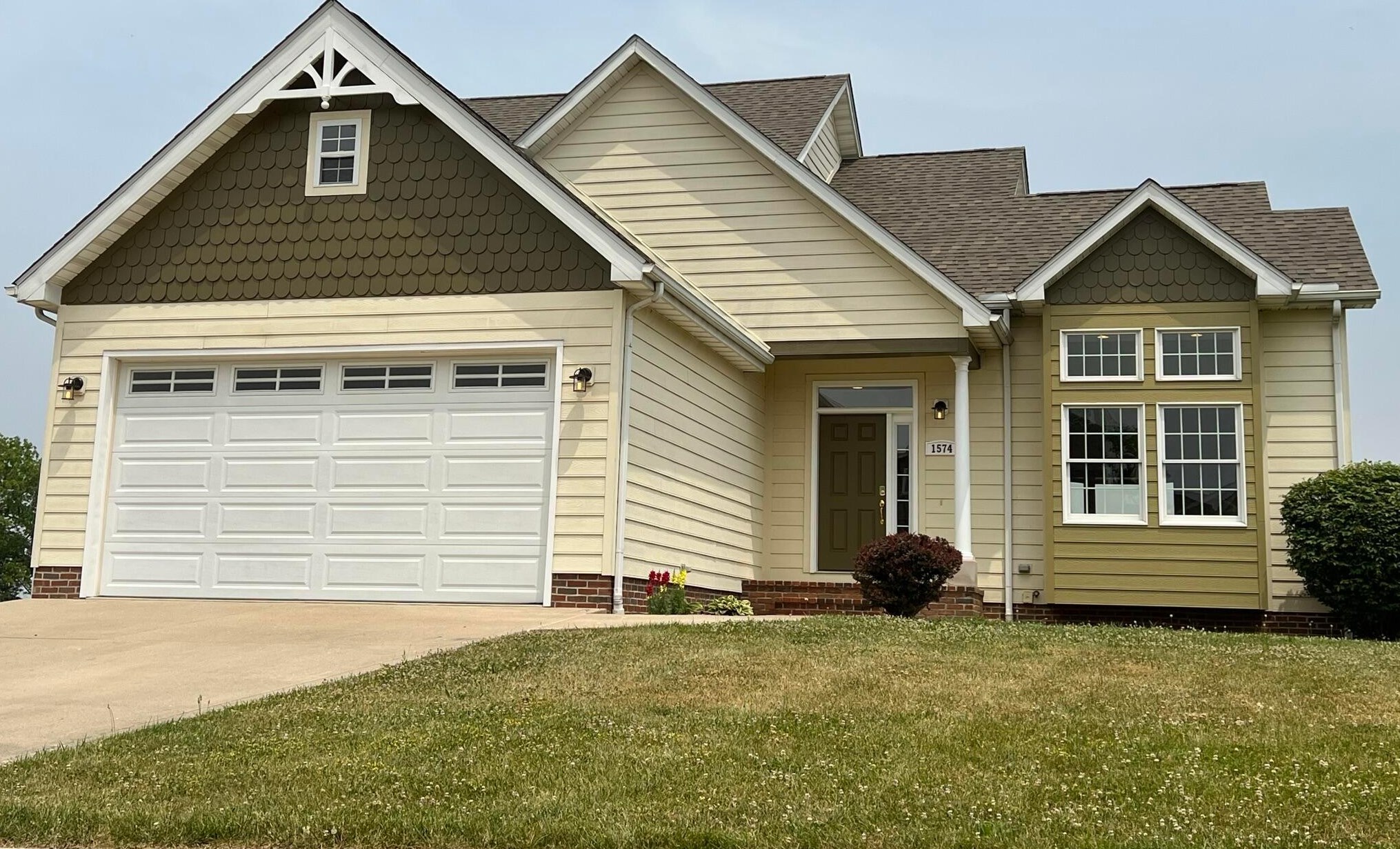 1574 Brooke Park Dr, Circleville, OH 43113-8845