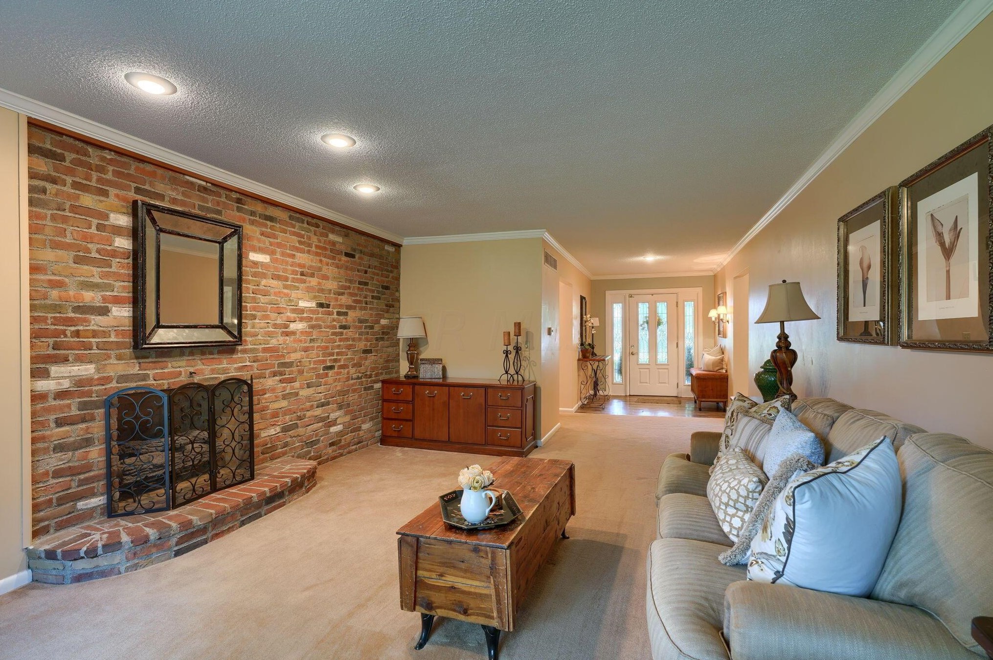 863 Gatehouse Ln, Columbus OH 43235-1731 exterior