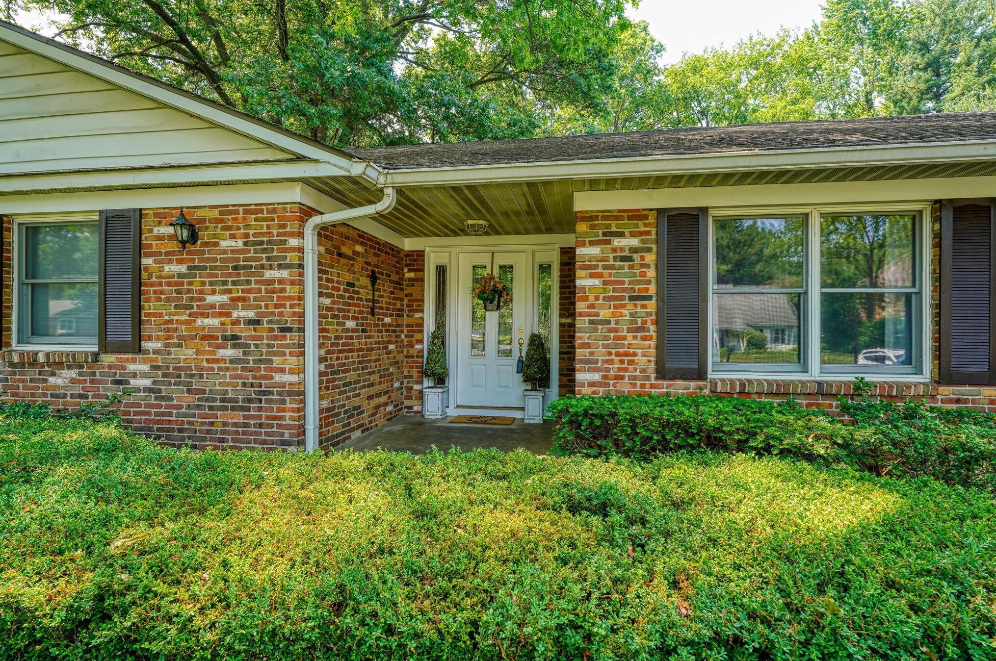 863 Gatehouse Ln, Columbus OH 43235-1731 exterior