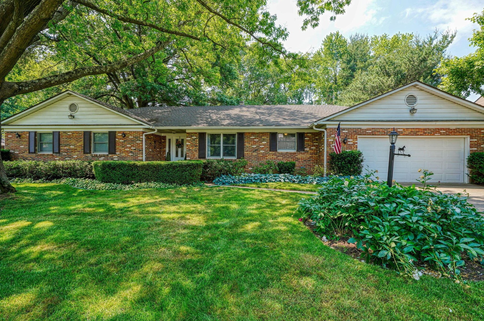 863 Gatehouse Ln, Columbus, OH 43235-1733