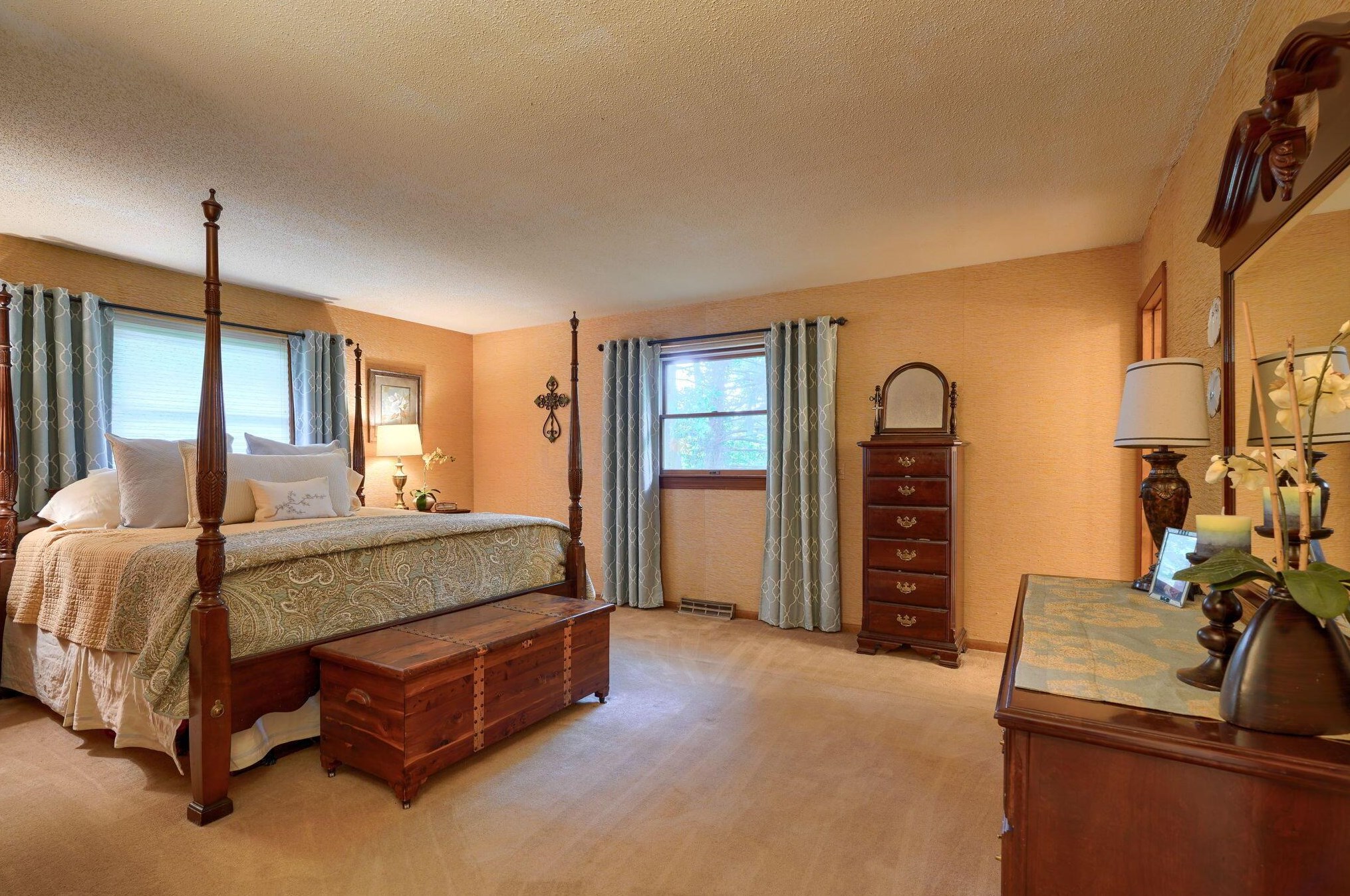 863 Gatehouse Ln, Columbus OH 43235-1731 exterior