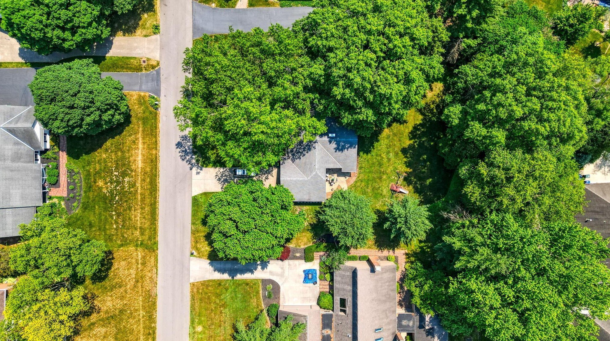 863 Gatehouse Ln, Columbus OH 43235-1731 exterior