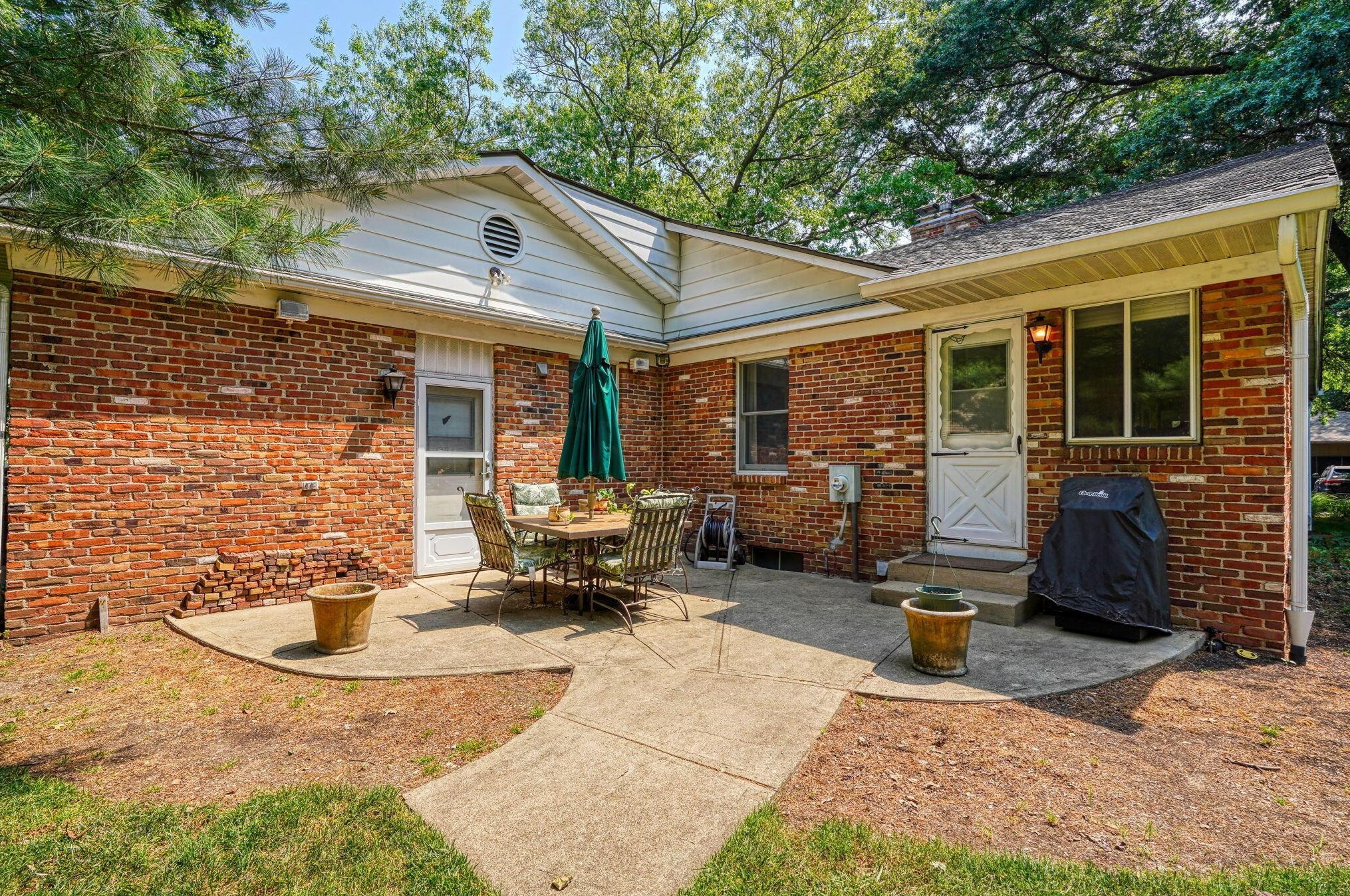 863 Gatehouse Ln, Columbus OH 43235-1731 exterior