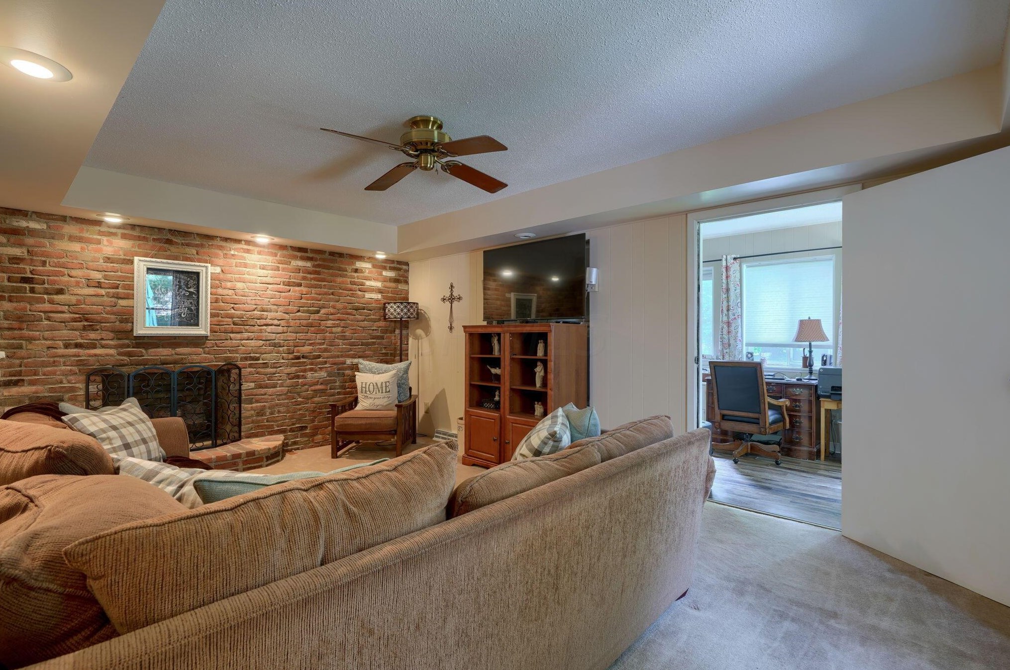 863 Gatehouse Ln, Columbus OH 43235-1731 exterior