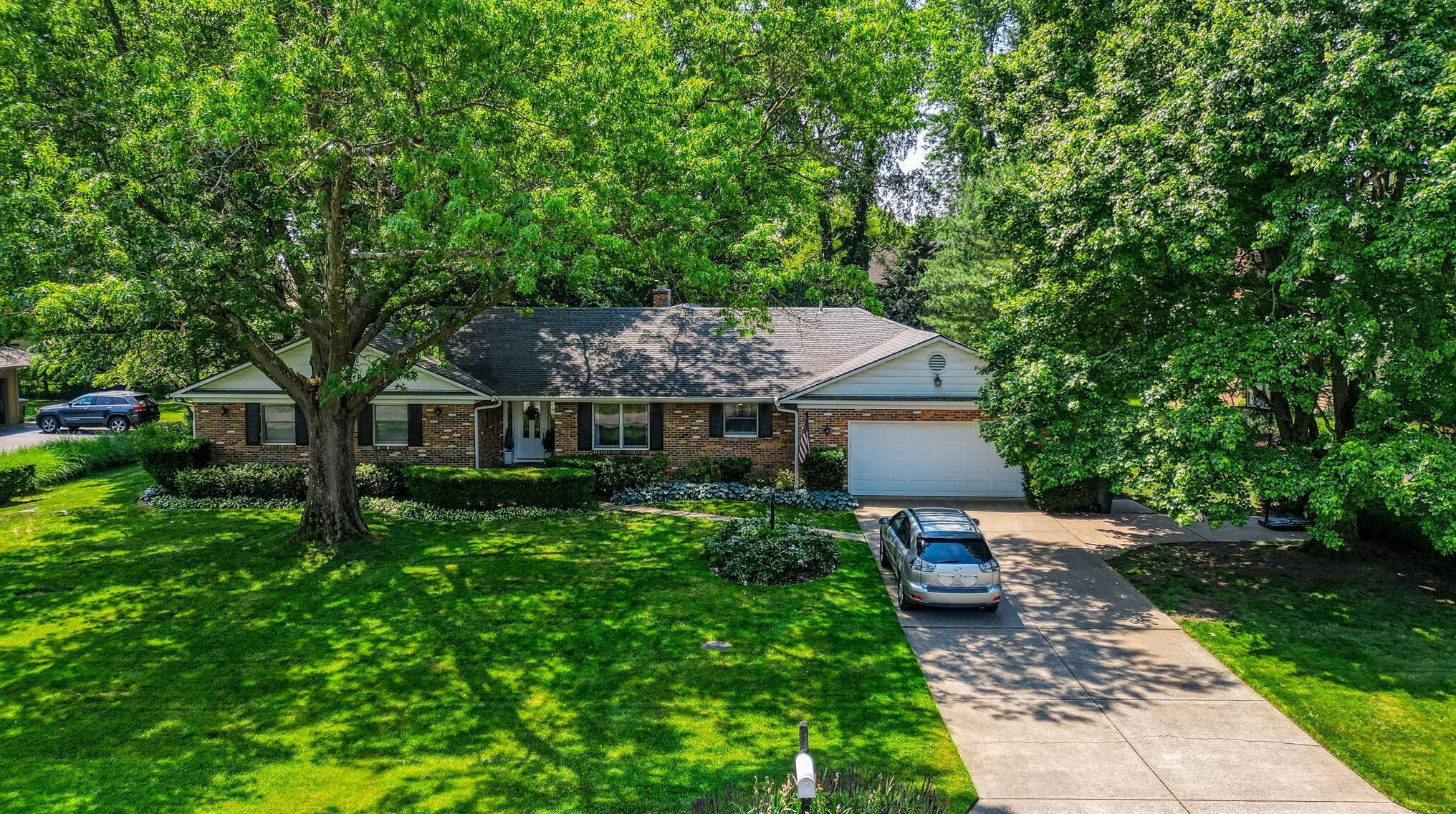 863 Gatehouse Ln, Columbus OH 43235-1731 exterior