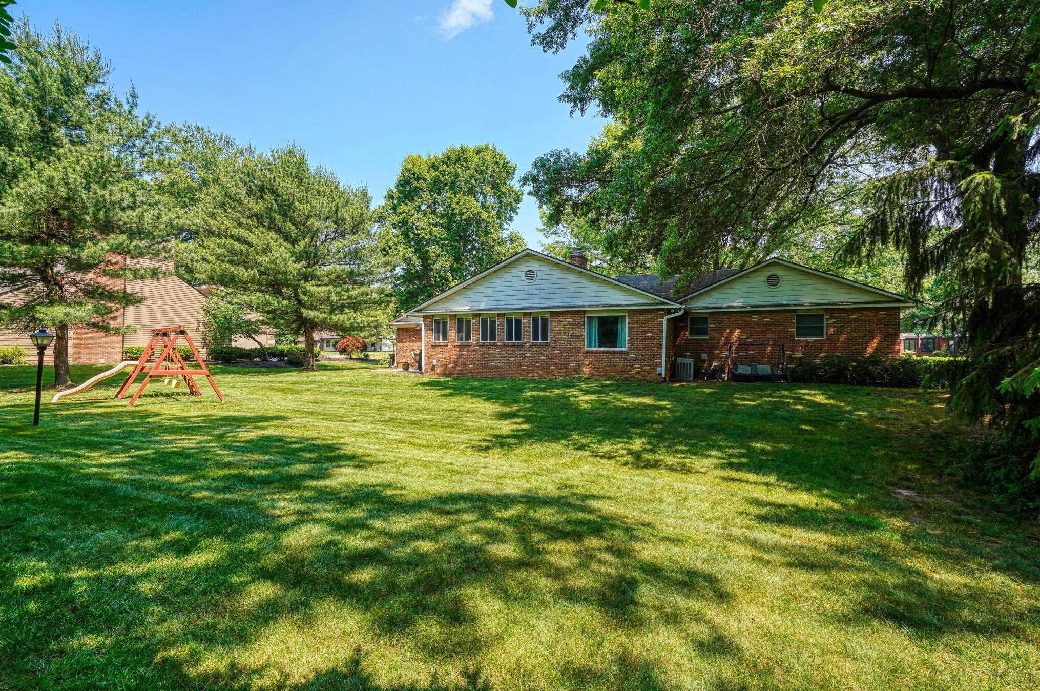 863 Gatehouse Ln, Columbus OH 43235-1731 exterior