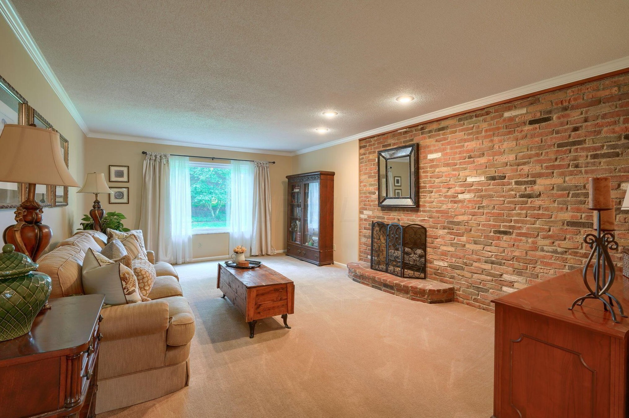 863 Gatehouse Ln, Columbus OH 43235-1731 exterior