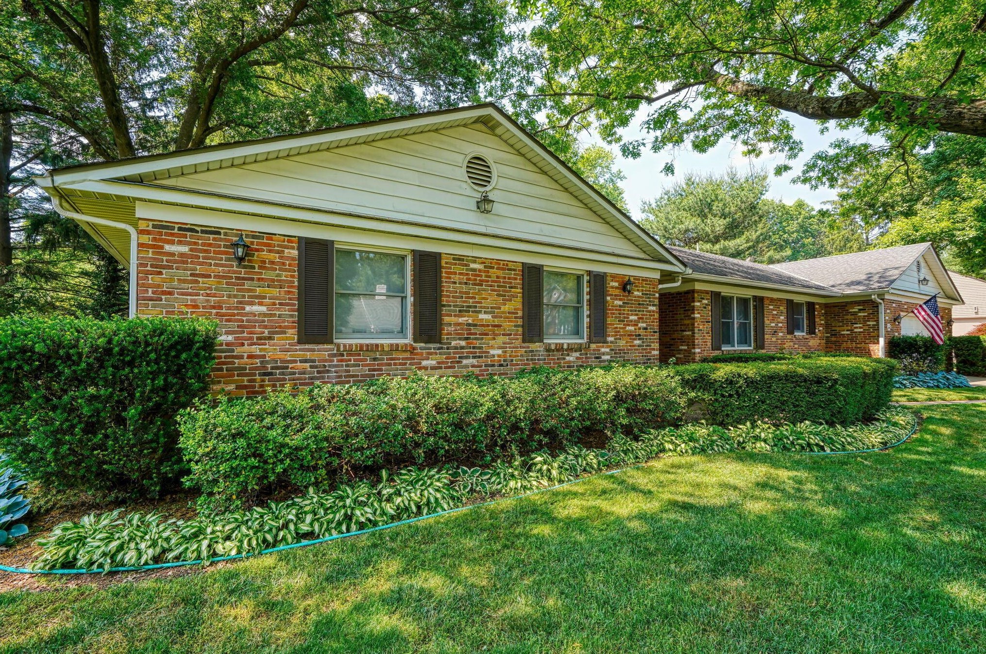 863 Gatehouse Ln, Columbus OH 43235-1731 exterior