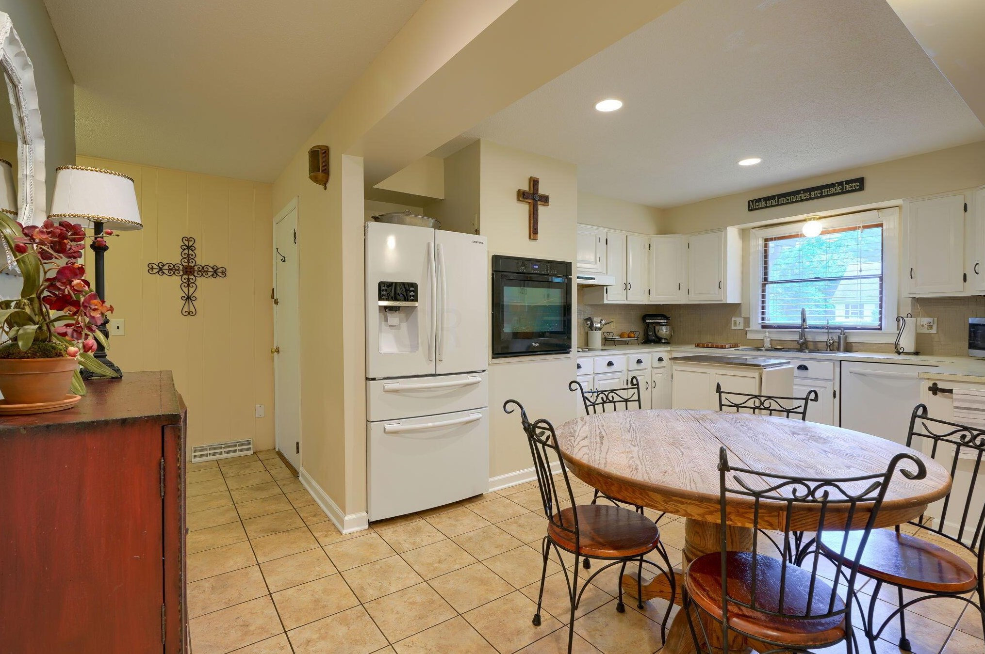 863 Gatehouse Ln, Columbus OH 43235-1731 exterior