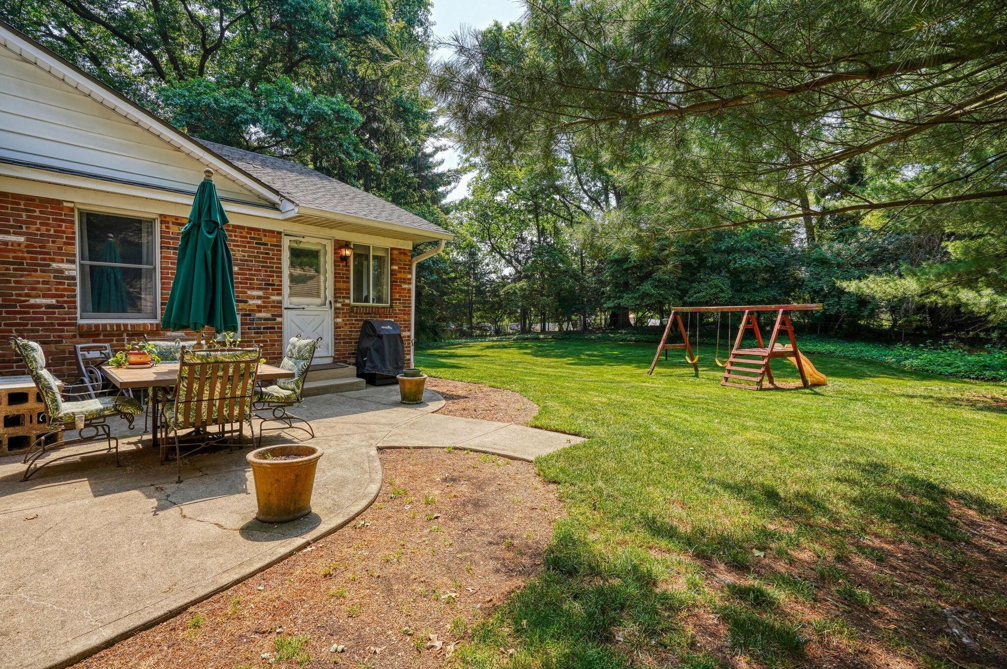 863 Gatehouse Ln, Columbus OH 43235-1731 exterior