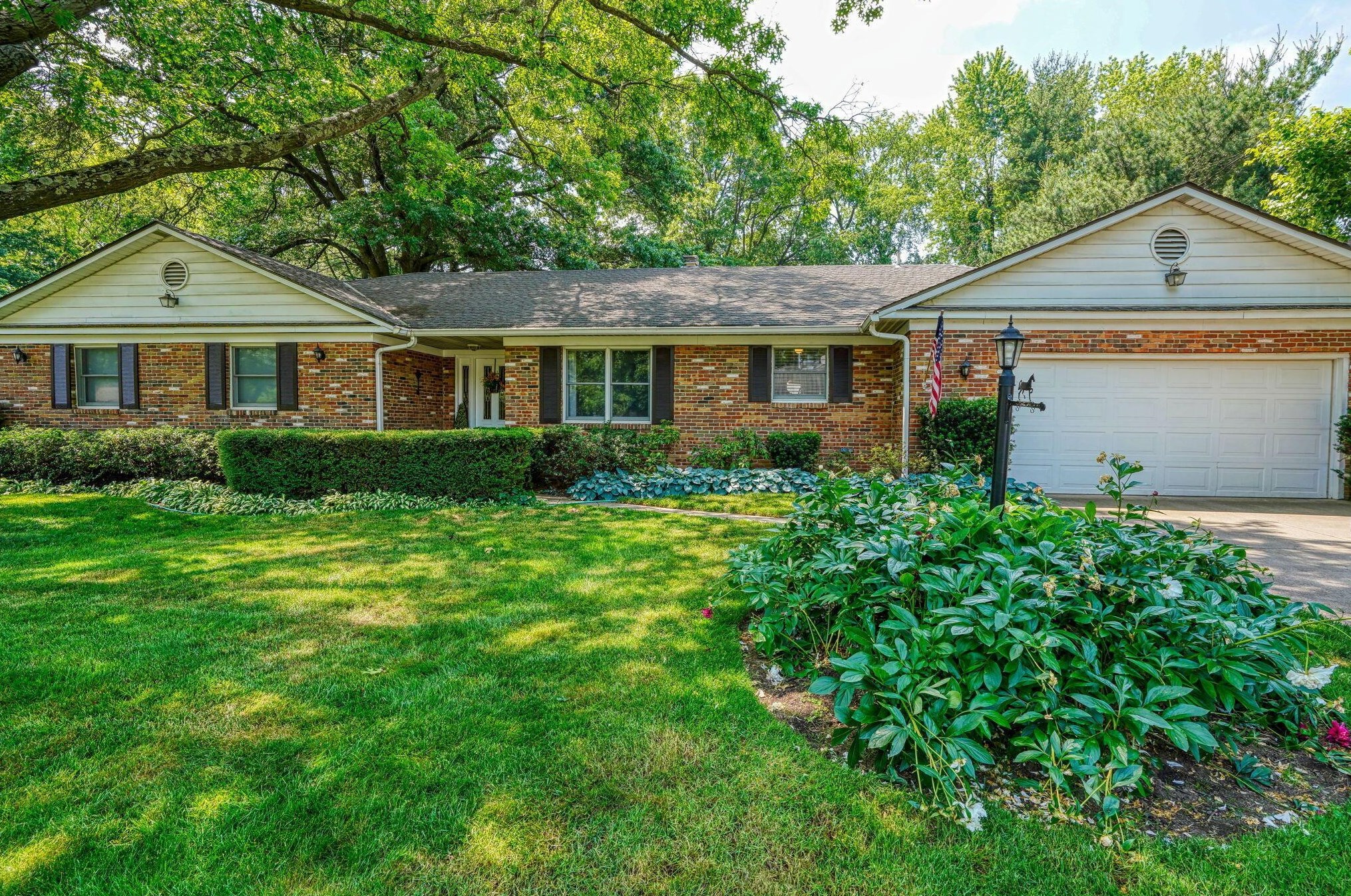 863 Gatehouse Ln, Columbus OH 43235-1731 exterior