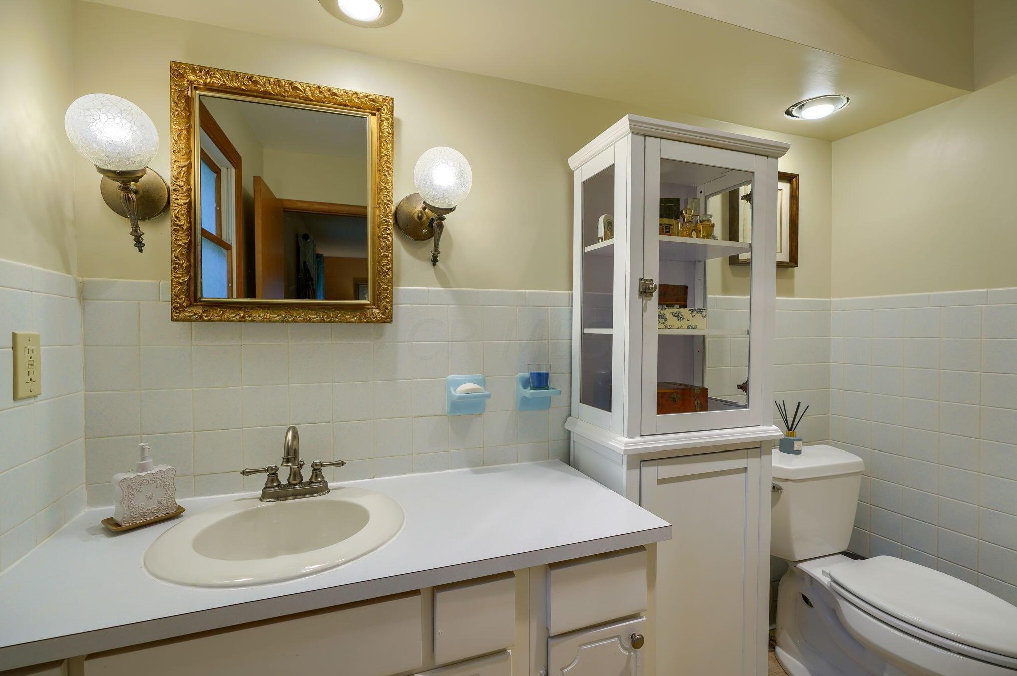 863 Gatehouse Ln, Columbus OH 43235-1731 exterior