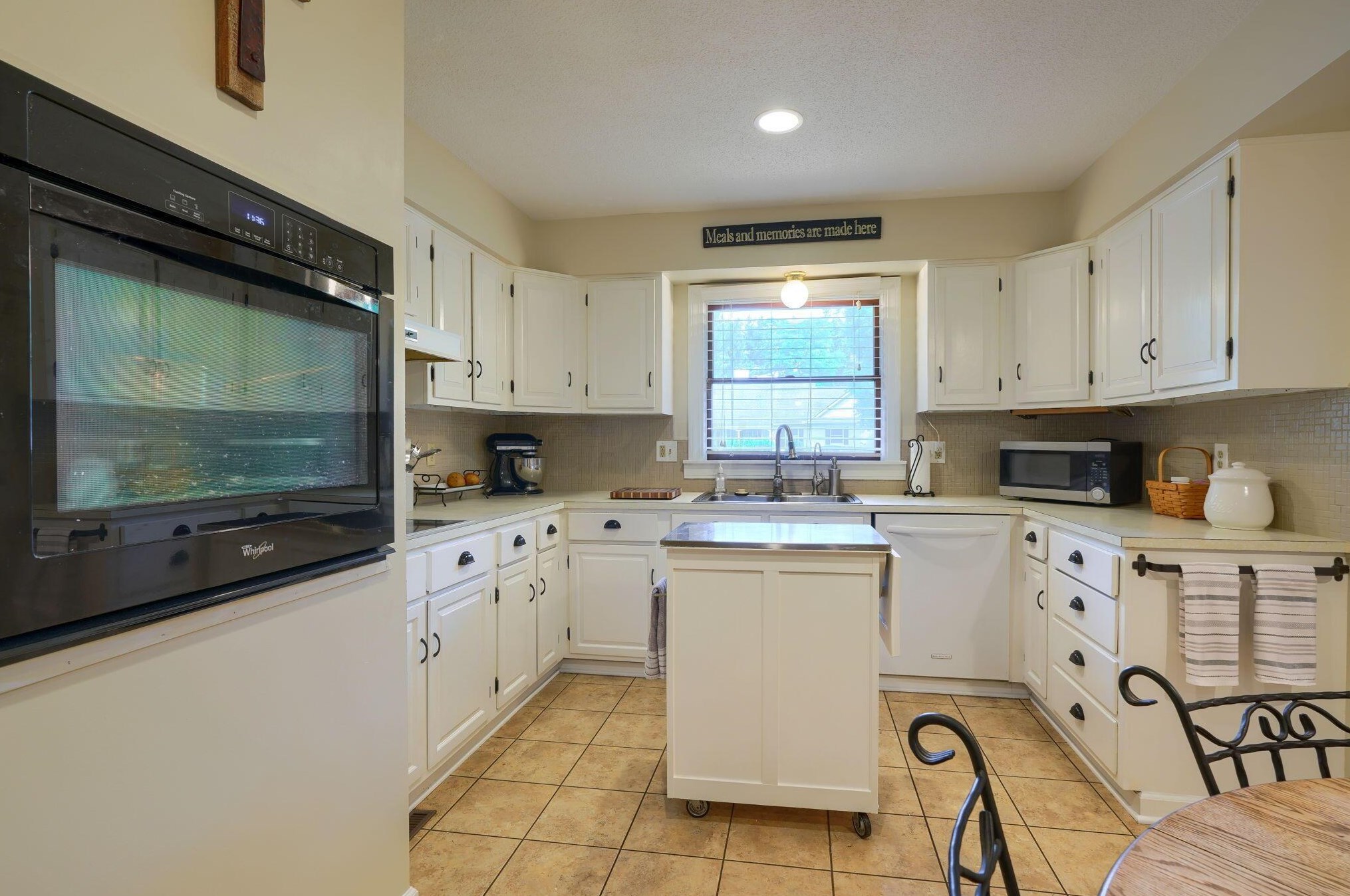 863 Gatehouse Ln, Columbus OH 43235-1731 exterior