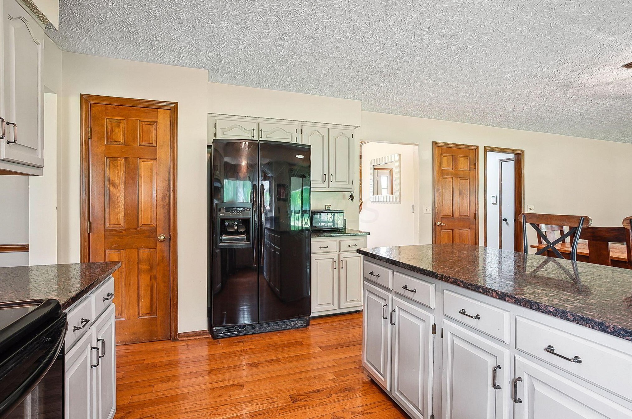 1025 Caroway Blvd, Columbus OH 43230-6214 exterior