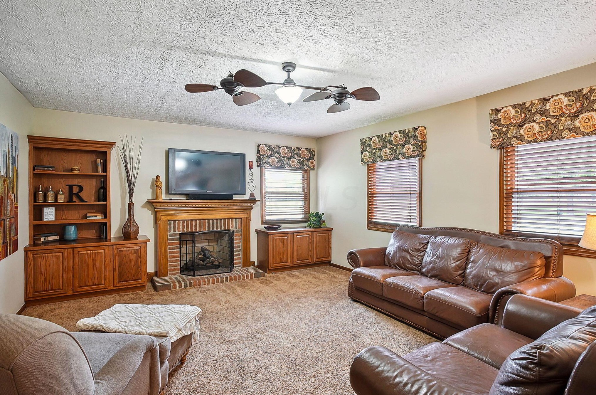 1025 Caroway Blvd, Columbus OH 43230-6214 exterior